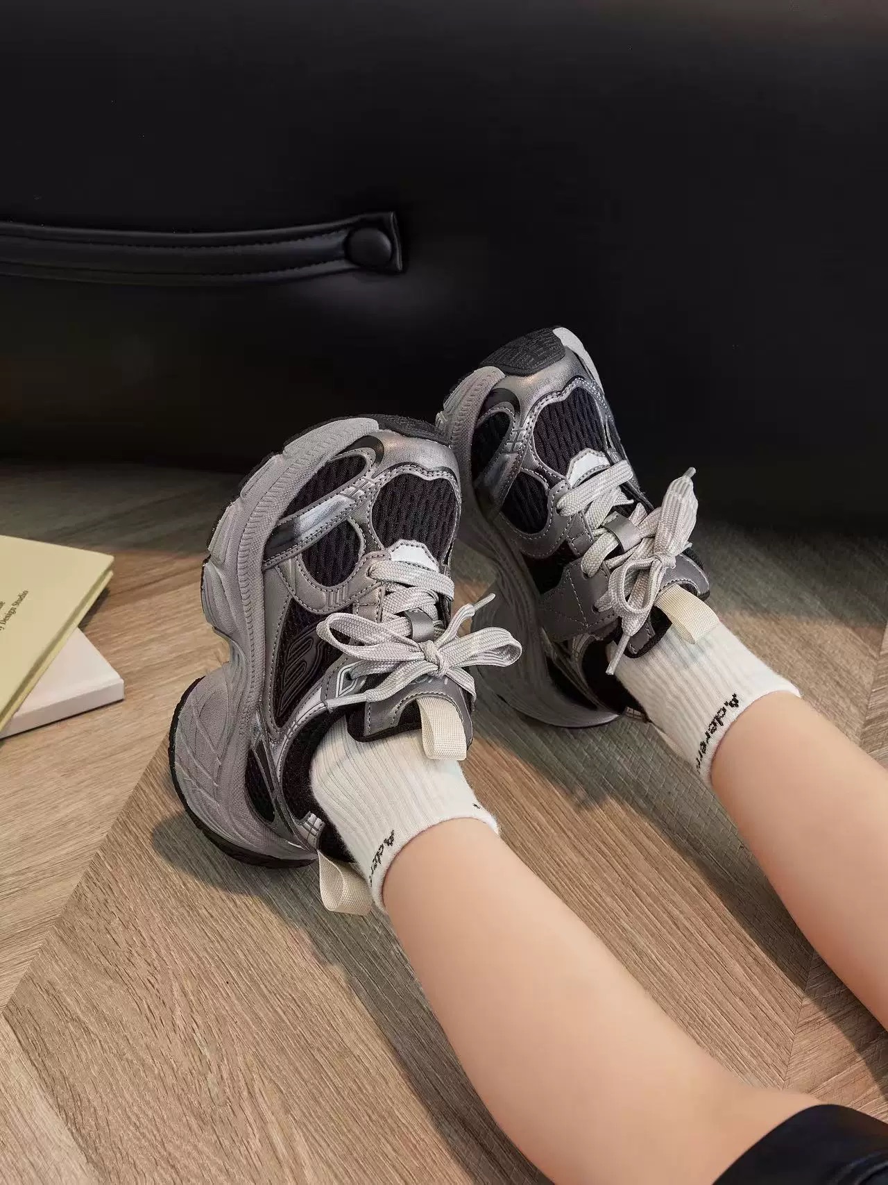 图片[6]-巴黎10代儿童魔术贴老爹鞋轻便厚底时尚运动童鞋26-37码 经典巴黎世家老爹鞋🆕双网面设计，透气又舒适☁️.魔术贴设计，穿脱方便✌🏻.-选品中心