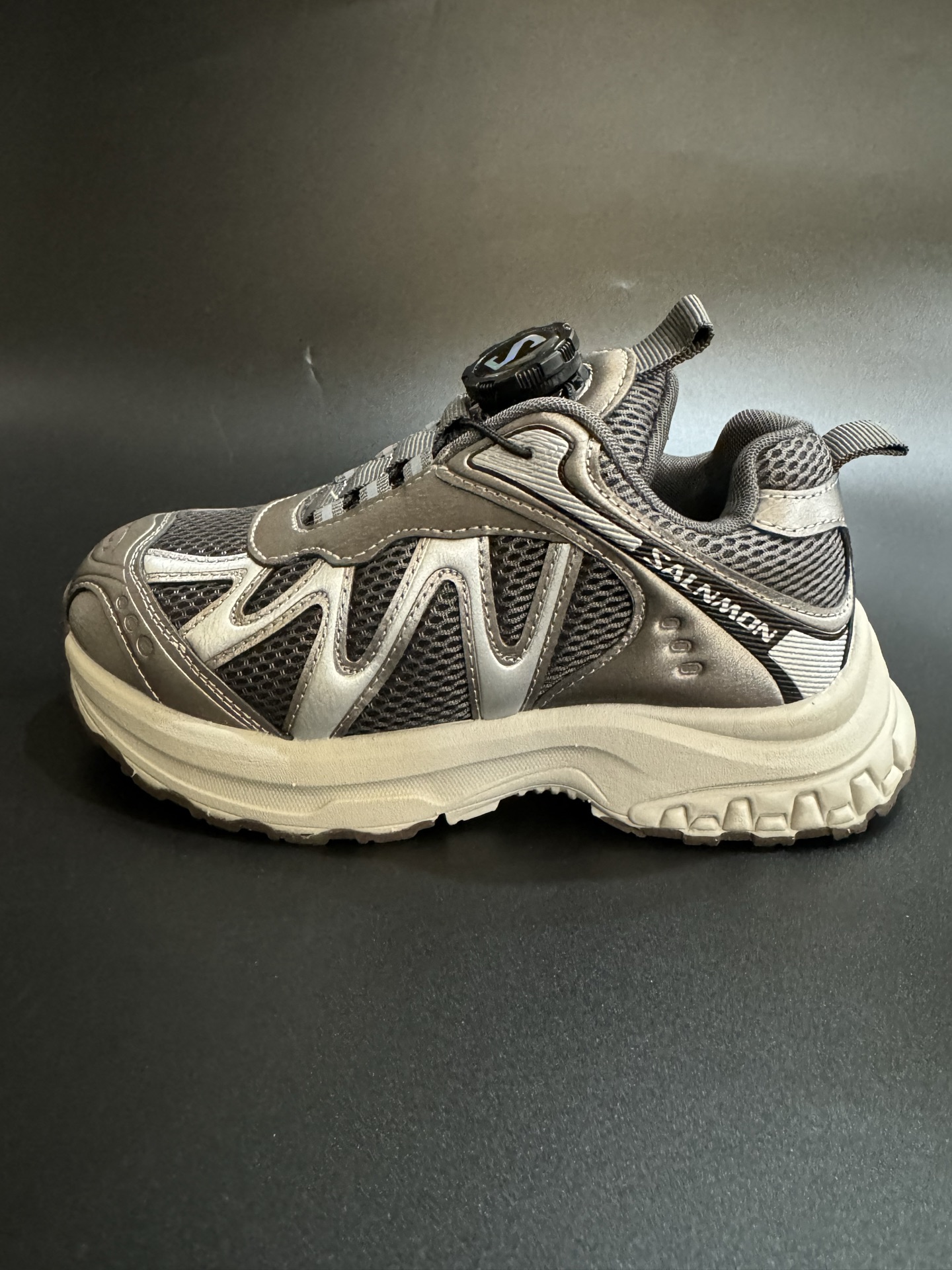 图片[2]-萨络蒙XT-WHISPER旋钮扣童鞋26-37 白敬亭同款网红款儿童休闲户外越野机能运动跑步鞋 实际脚长加1–1.5CM后选内长-选品中心