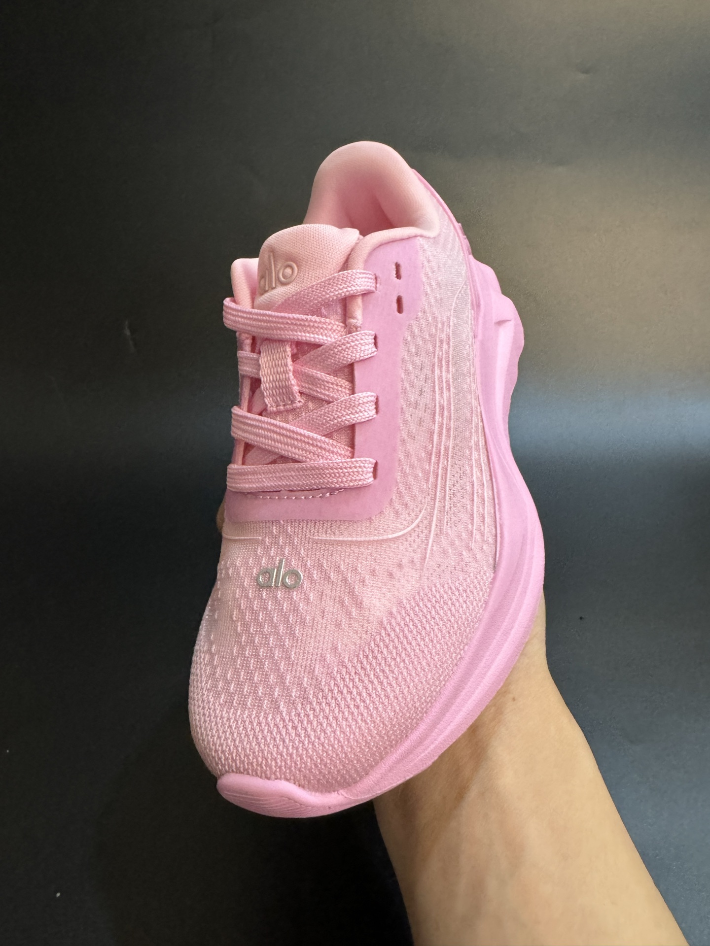 图片[4]-alo yoga Alo Runner 舒适柔软透气童鞋儿童运动鞋跑步鞋 尺码25–35 透气性鞋面 舒适不闷脚☁️ 耐磨防滑轻便大底，脚感超赞👍🏻-选品中心