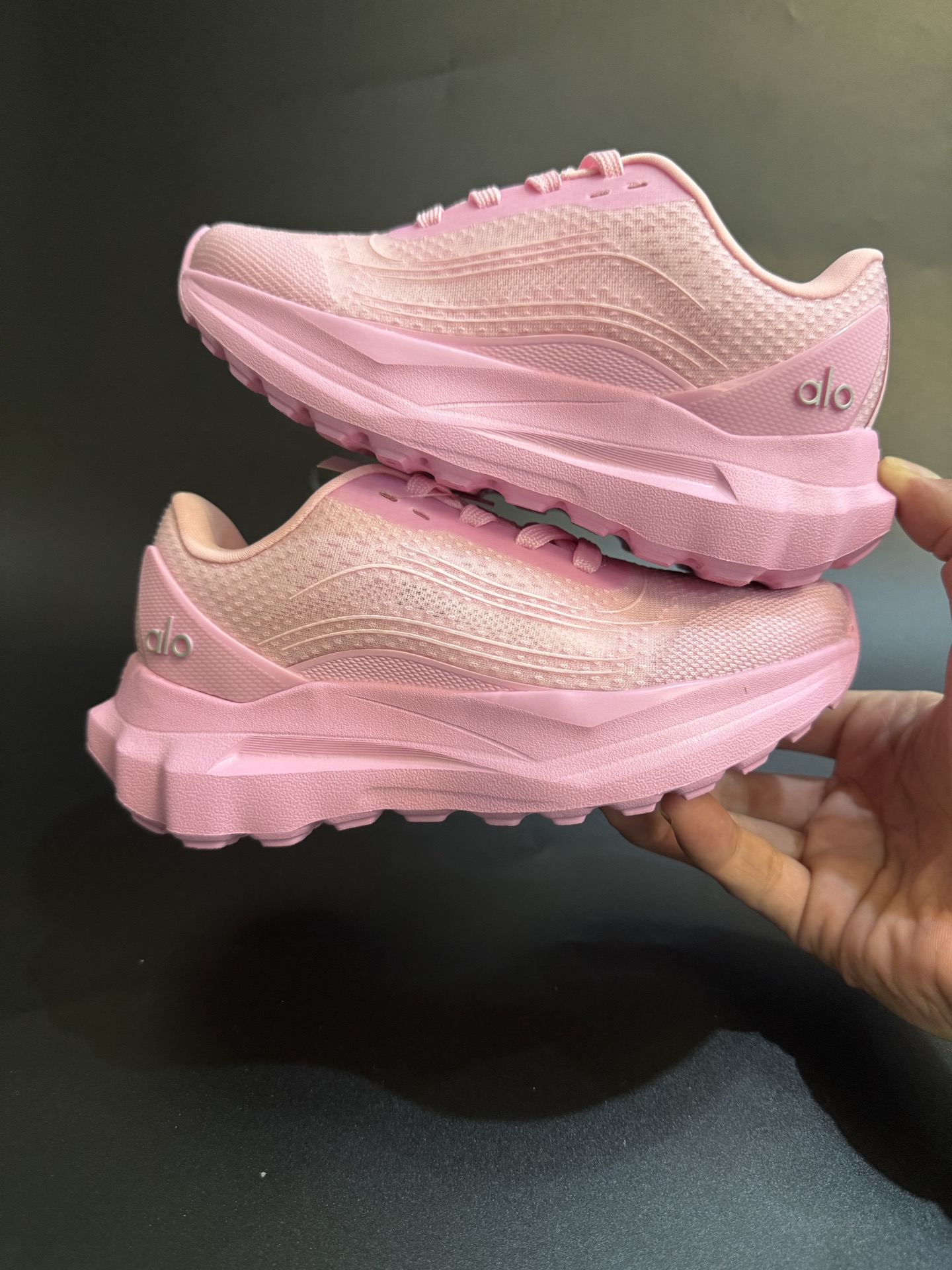 图片[9]-alo yoga Alo Runner 舒适柔软透气童鞋儿童运动鞋跑步鞋 尺码25–35 透气性鞋面 舒适不闷脚☁️ 耐磨防滑轻便大底，脚感超赞👍🏻-选品中心