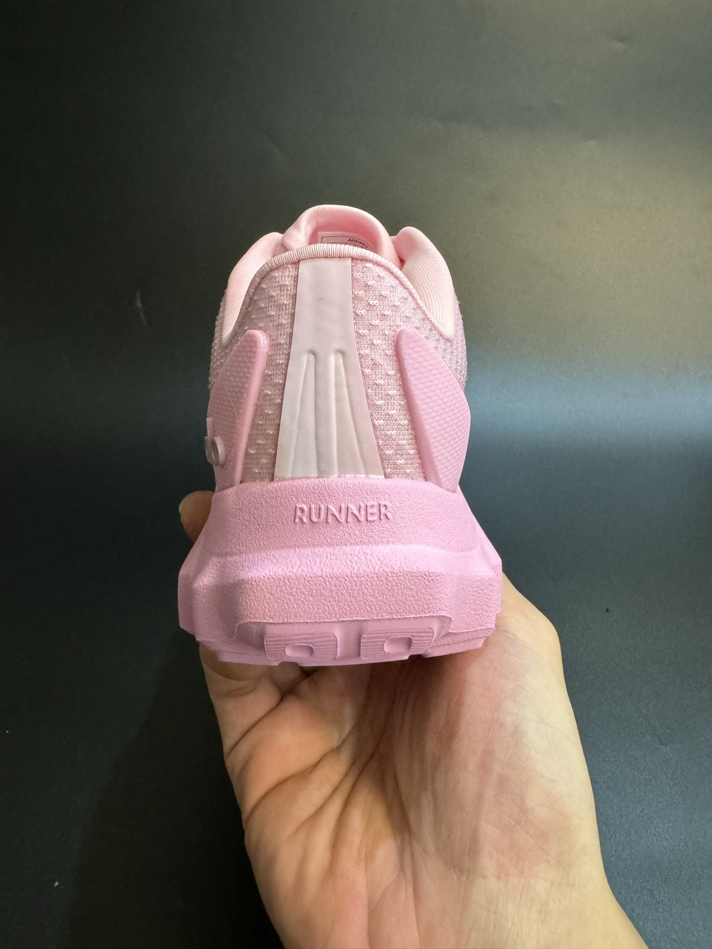 图片[6]-alo yoga Alo Runner 舒适柔软透气童鞋儿童运动鞋跑步鞋 尺码25–35 透气性鞋面 舒适不闷脚☁️ 耐磨防滑轻便大底，脚感超赞👍🏻-选品中心