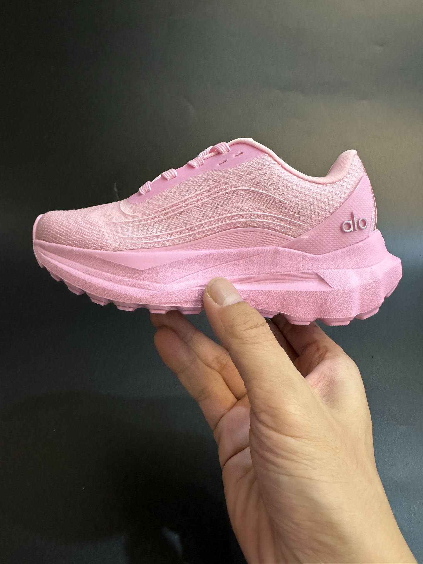 图片[3]-alo yoga Alo Runner 舒适柔软透气童鞋儿童运动鞋跑步鞋 尺码25–35 透气性鞋面 舒适不闷脚☁️ 耐磨防滑轻便大底，脚感超赞👍🏻-选品中心