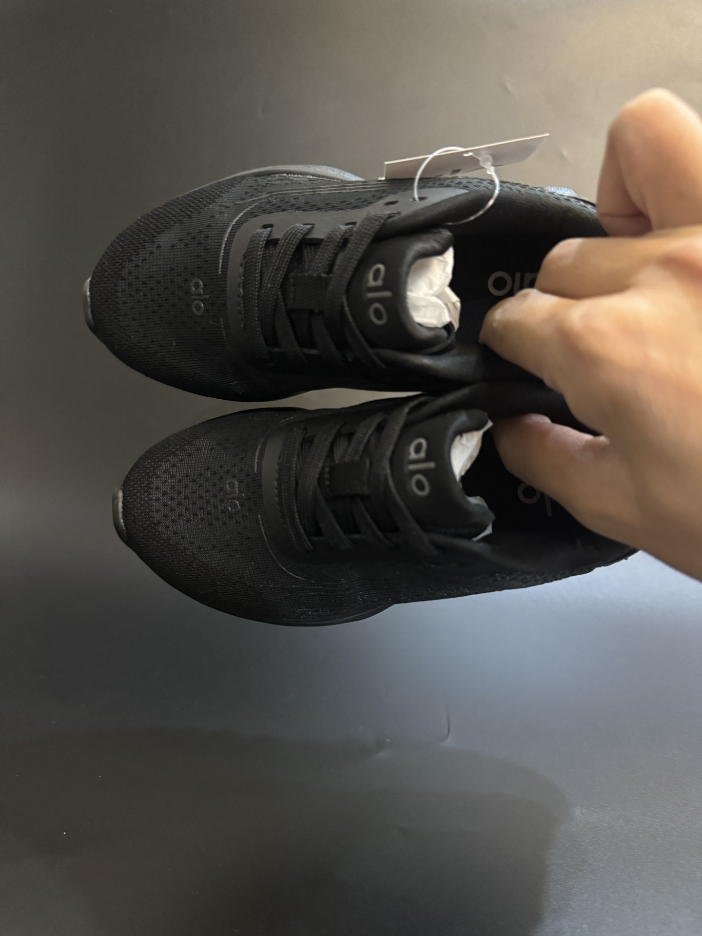 图片[2]-alo yoga Alo Runner 舒适柔软透气童鞋儿童运动鞋跑步鞋 尺码25–35 透气性鞋面 舒适不闷脚☁️ 耐磨防滑轻便大底，脚感超赞👍🏻-选品中心