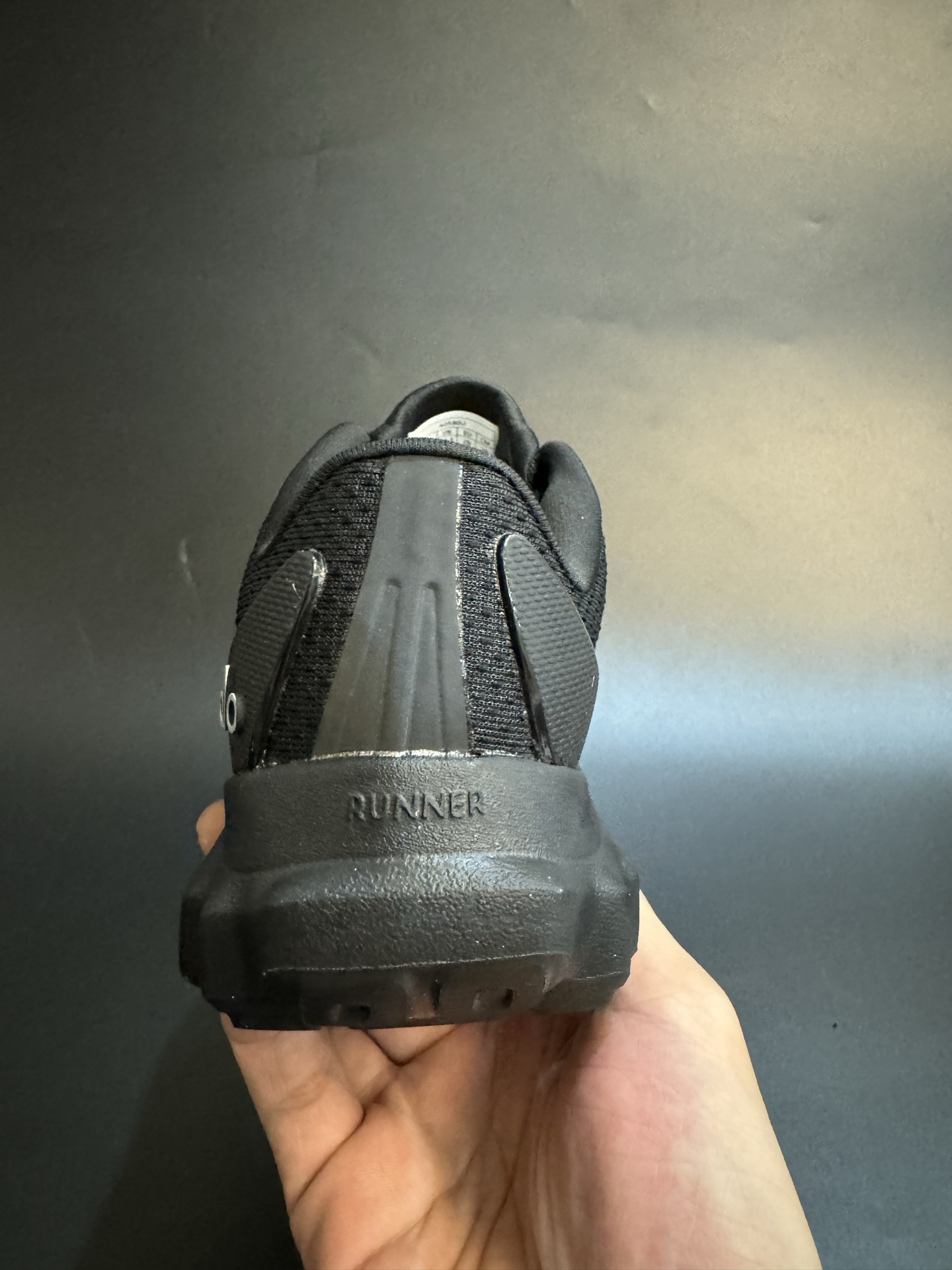 图片[6]-alo yoga Alo Runner 舒适柔软透气童鞋儿童运动鞋跑步鞋 尺码25–35 透气性鞋面 舒适不闷脚☁️ 耐磨防滑轻便大底，脚感超赞👍🏻-选品中心