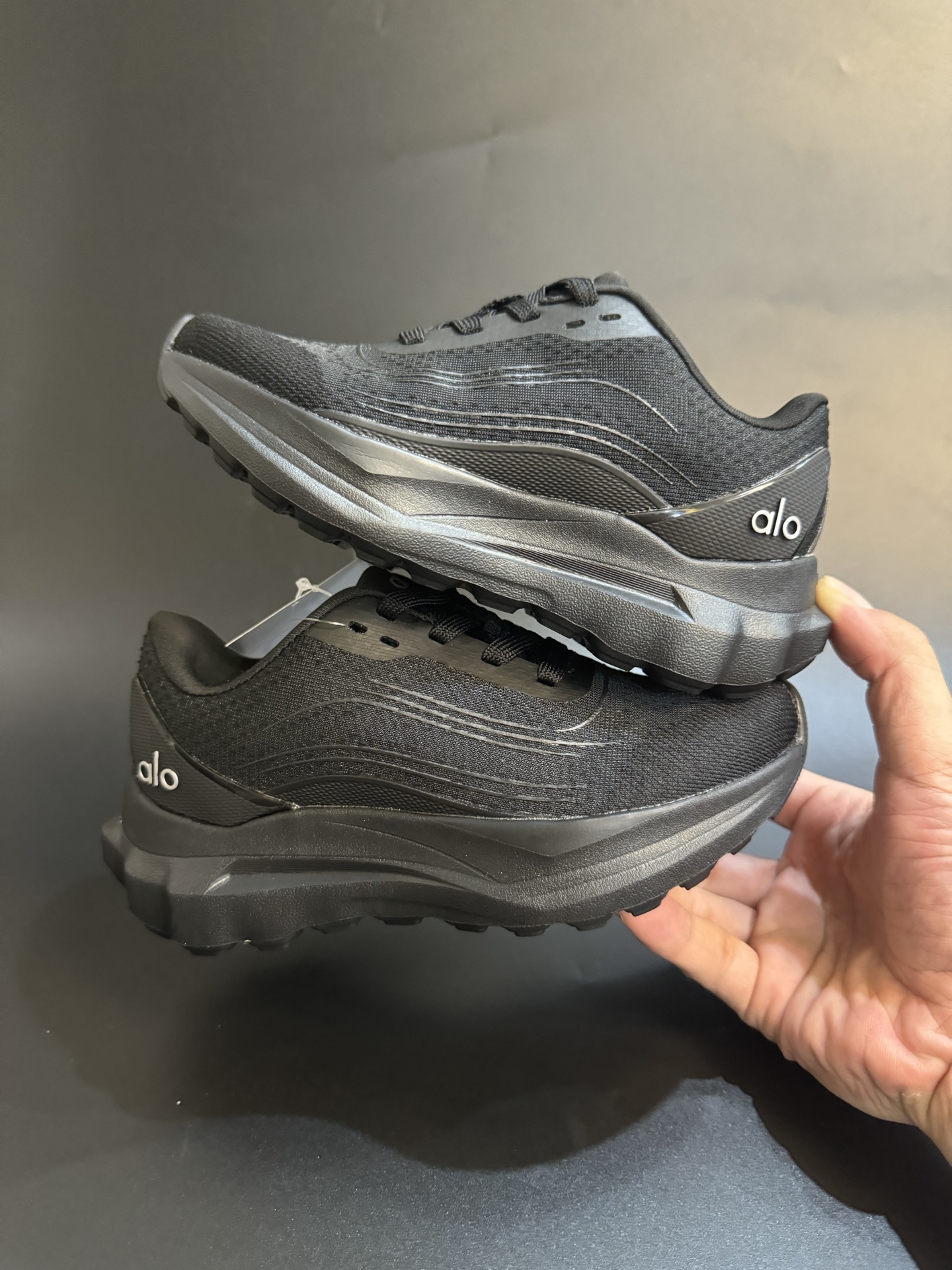 图片[9]-alo yoga Alo Runner 舒适柔软透气童鞋儿童运动鞋跑步鞋 尺码25–35 透气性鞋面 舒适不闷脚☁️ 耐磨防滑轻便大底，脚感超赞👍🏻-选品中心
