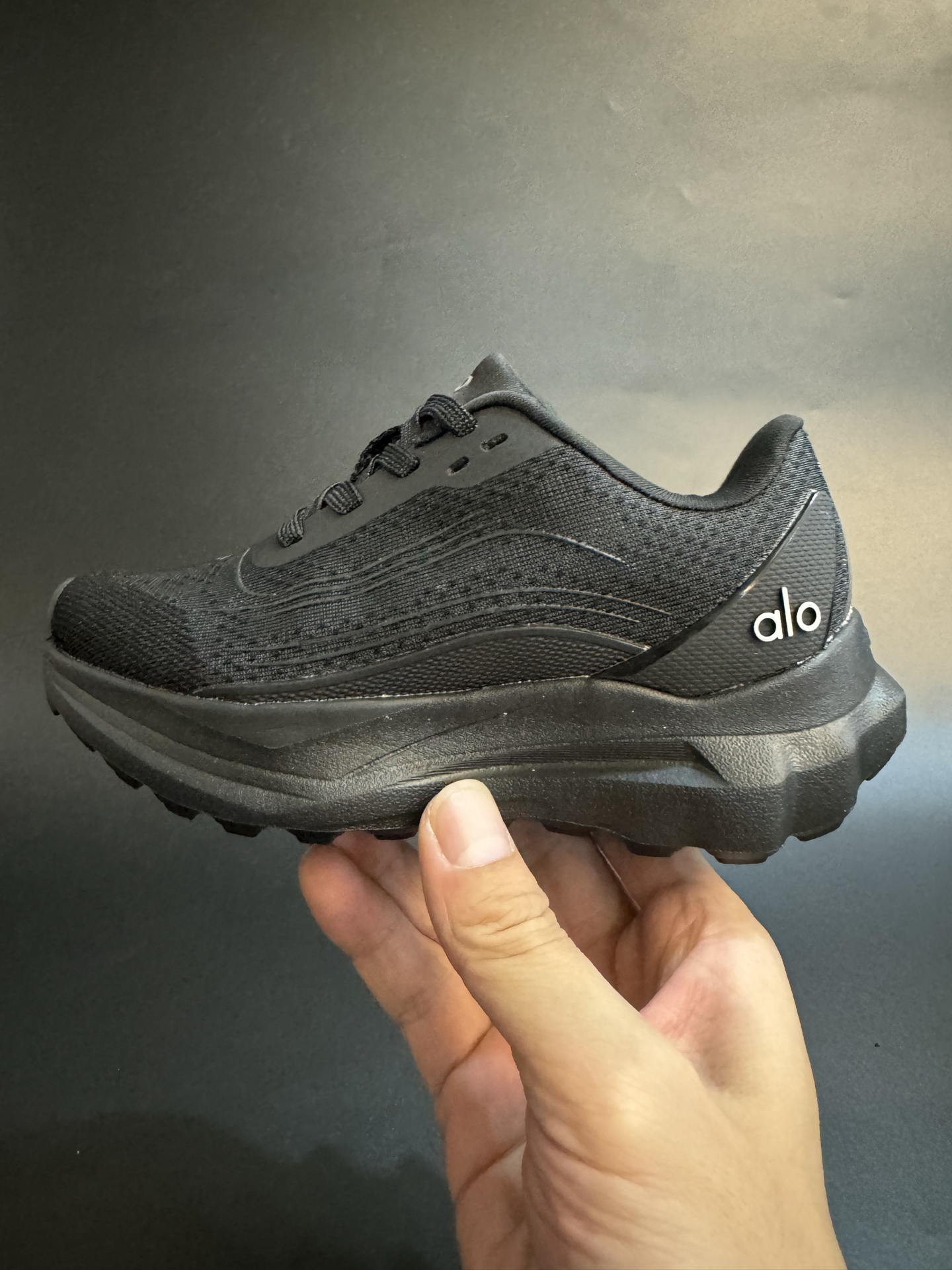 图片[3]-alo yoga Alo Runner 舒适柔软透气童鞋儿童运动鞋跑步鞋 尺码25–35 透气性鞋面 舒适不闷脚☁️ 耐磨防滑轻便大底，脚感超赞👍🏻-选品中心