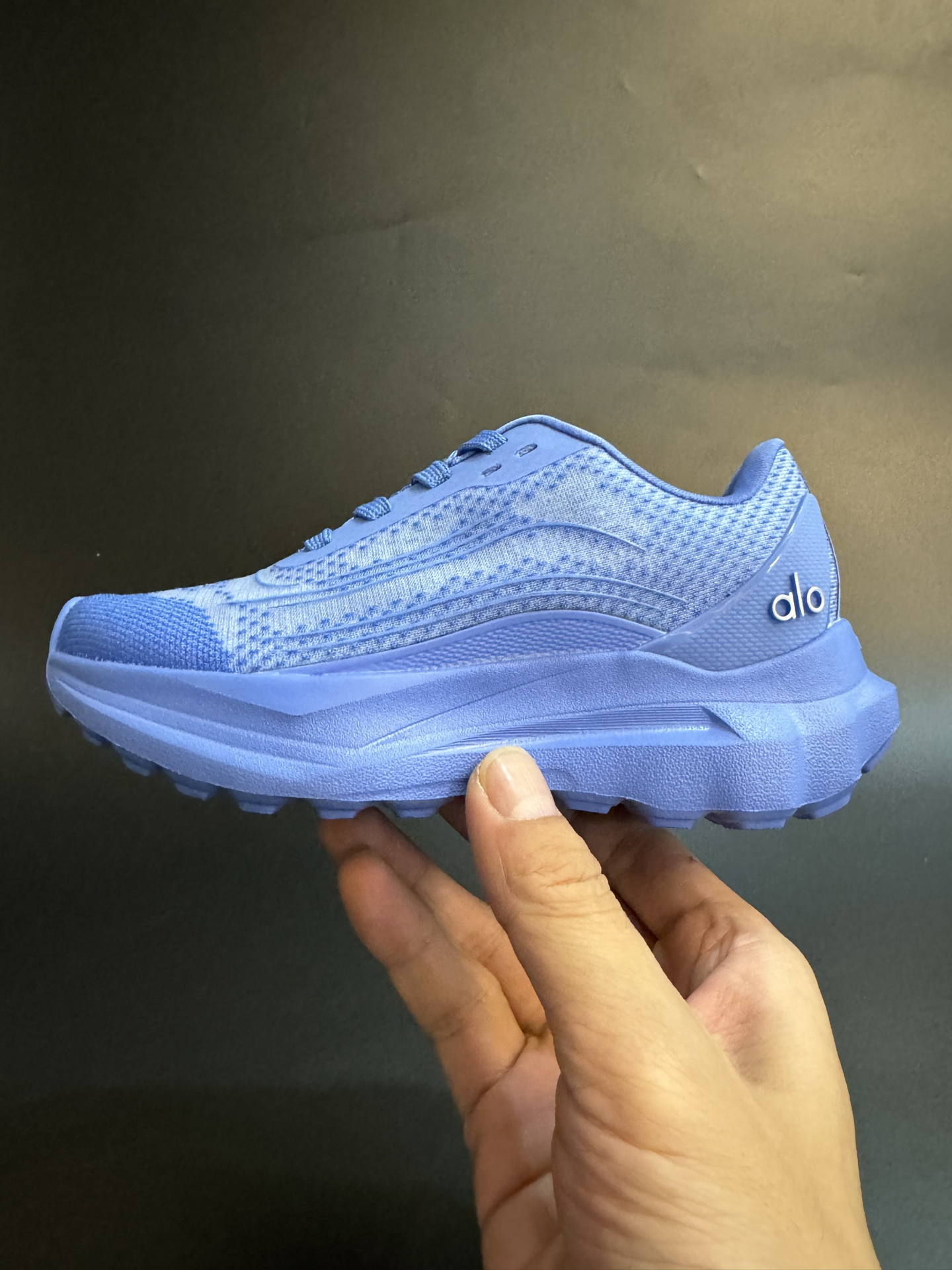 图片[3]-alo yoga Alo Runner 舒适柔软透气童鞋儿童运动鞋跑步鞋 尺码25–35 透气性鞋面 舒适不闷脚☁️ 耐磨防滑轻便大底，脚感超赞👍🏻-选品中心