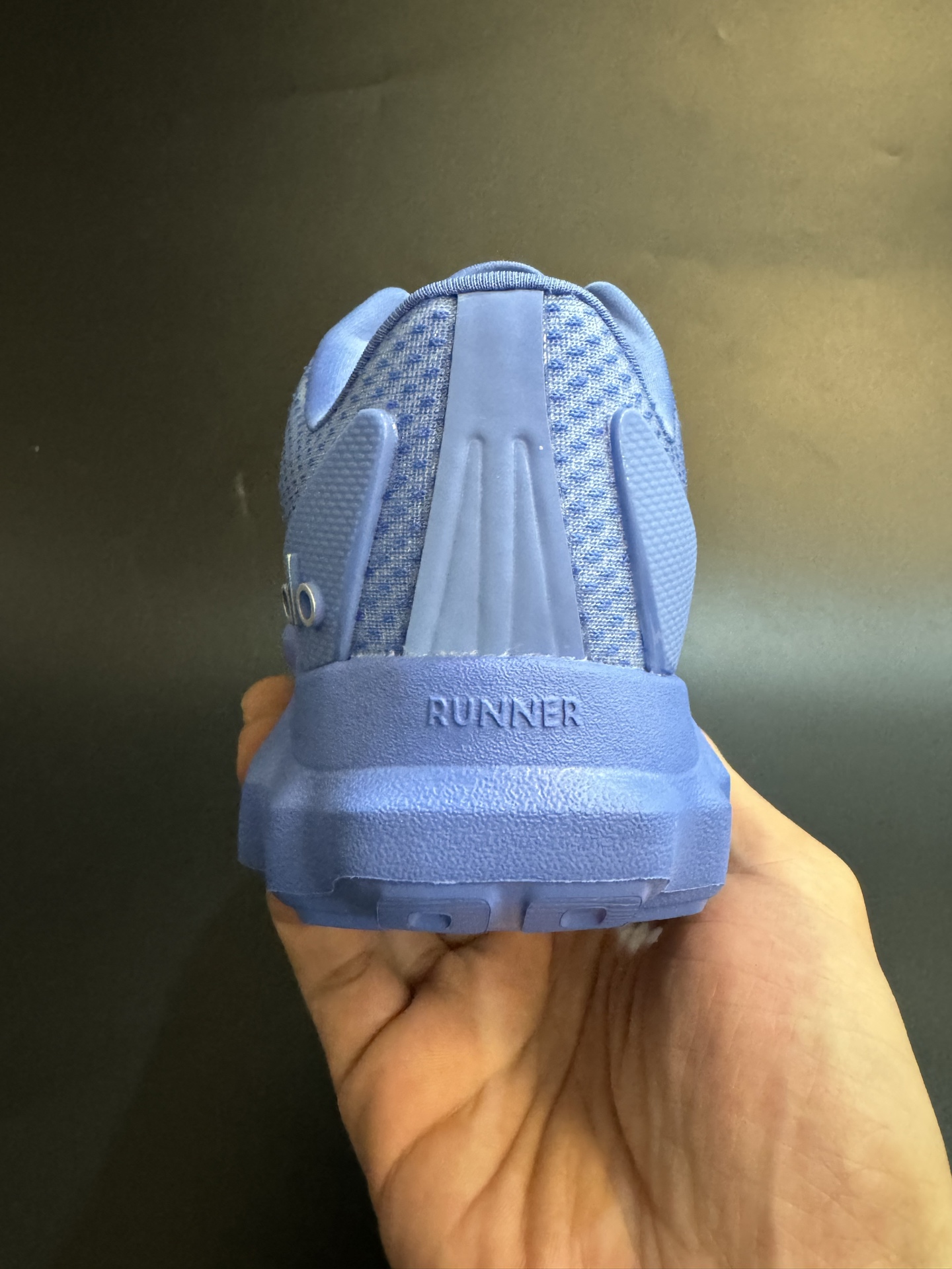 图片[7]-alo yoga Alo Runner 舒适柔软透气童鞋儿童运动鞋跑步鞋 尺码25–35 透气性鞋面 舒适不闷脚☁️ 耐磨防滑轻便大底，脚感超赞👍🏻-选品中心