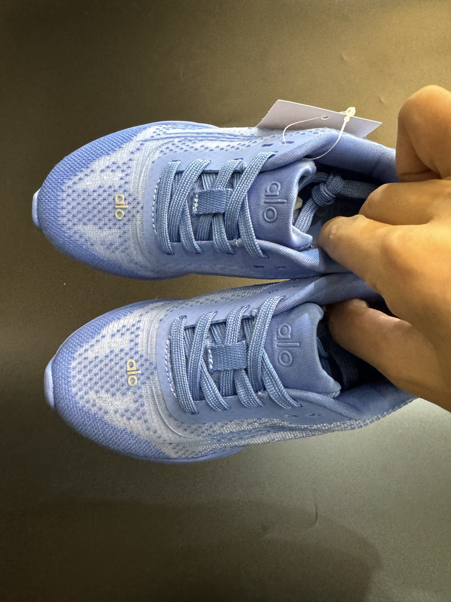 图片[2]-alo yoga Alo Runner 舒适柔软透气童鞋儿童运动鞋跑步鞋 尺码25–35 透气性鞋面 舒适不闷脚☁️ 耐磨防滑轻便大底，脚感超赞👍🏻-选品中心