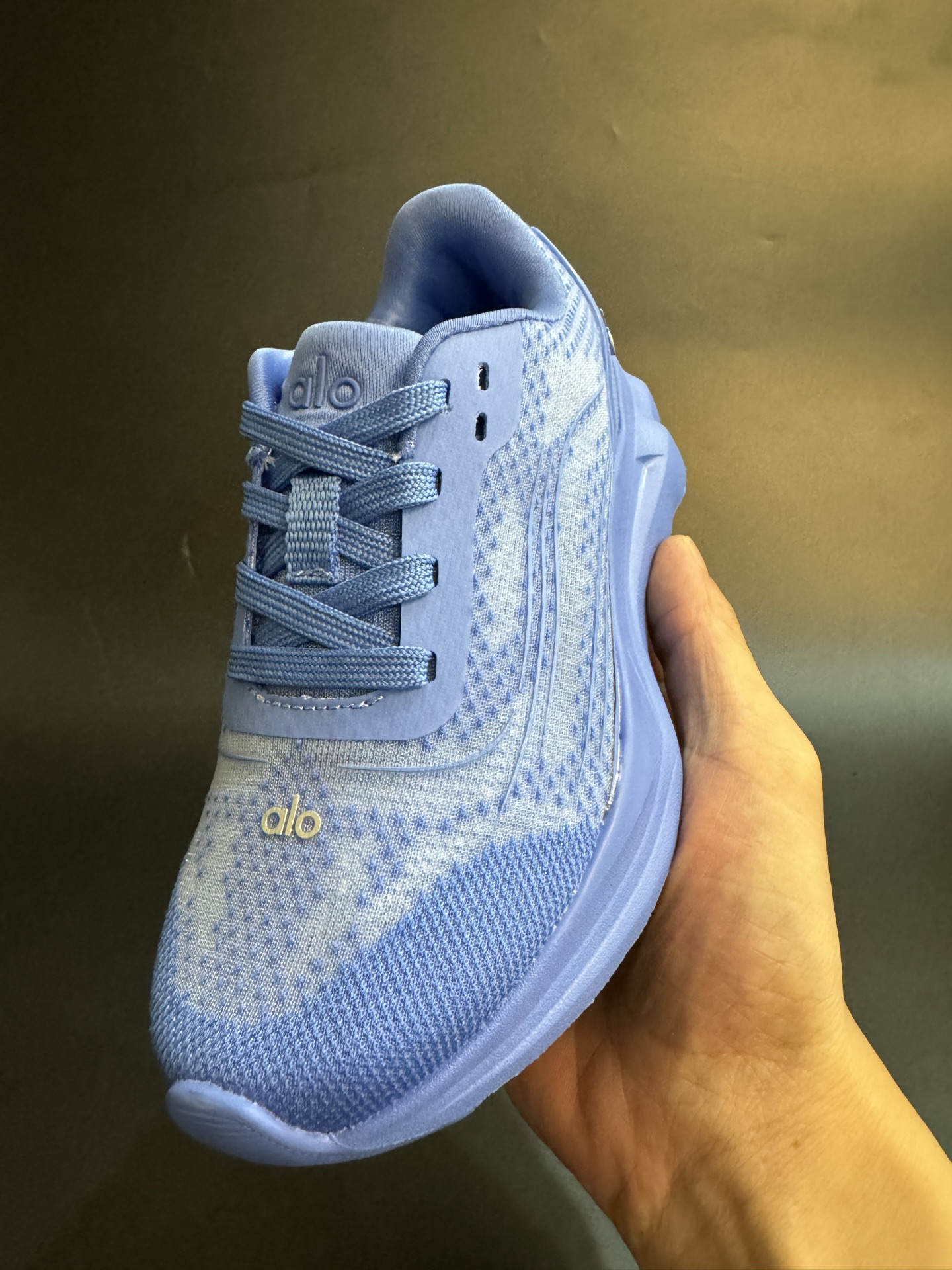 图片[4]-alo yoga Alo Runner 舒适柔软透气童鞋儿童运动鞋跑步鞋 尺码25–35 透气性鞋面 舒适不闷脚☁️ 耐磨防滑轻便大底，脚感超赞👍🏻-选品中心