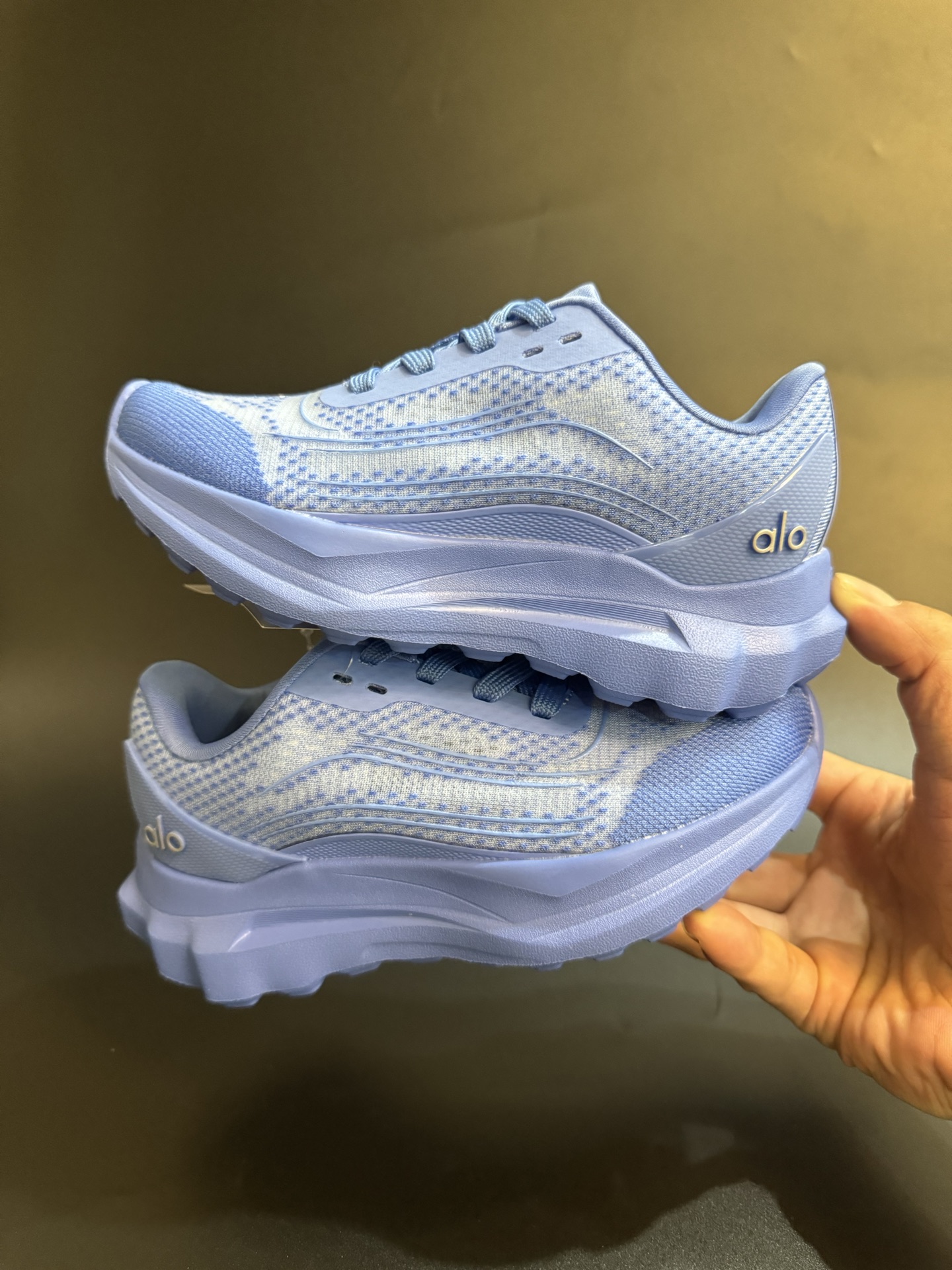 图片[9]-alo yoga Alo Runner 舒适柔软透气童鞋儿童运动鞋跑步鞋 尺码25–35 透气性鞋面 舒适不闷脚☁️ 耐磨防滑轻便大底，脚感超赞👍🏻-选品中心