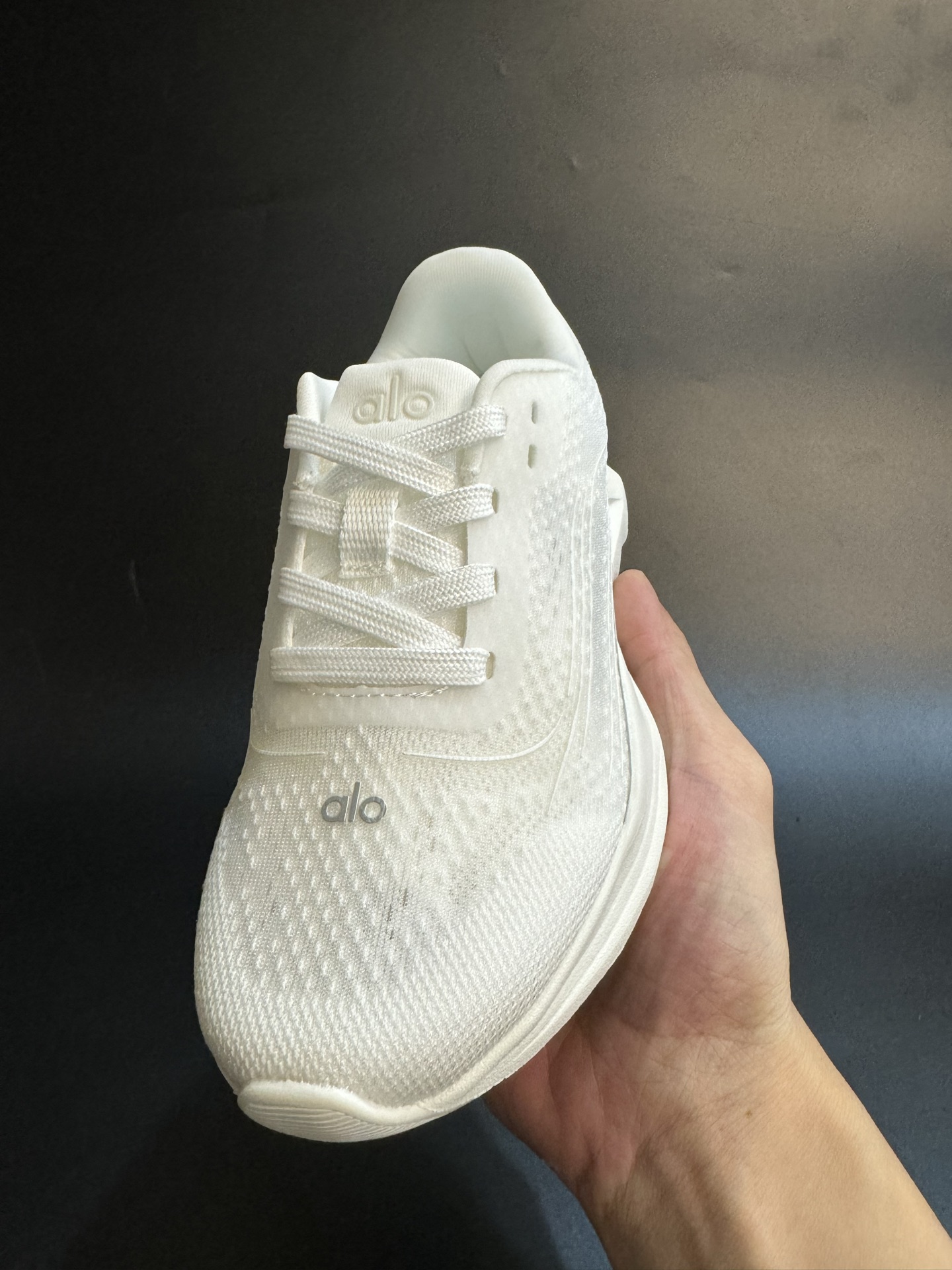 图片[4]-alo yoga Alo Runner 舒适柔软透气童鞋儿童运动鞋跑步鞋 尺码25–35 透气性鞋面 舒适不闷脚☁️ 耐磨防滑轻便大底，脚感超赞👍🏻-选品中心