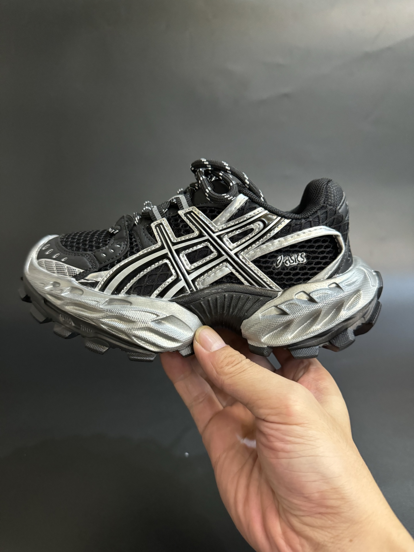 图片[3]-ASICS/亚瑟士 儿童老爹鞋厚底户外越野休闲运动跑步鞋。#透气网眼鞋面搭配合成革材质#采用全新AHAR+橡胶材质, 尺码26-37 透气性鞋面 舒适不闷脚☁️ 耐磨防滑轻便大底，脚感超赞👍🏻-选品中心