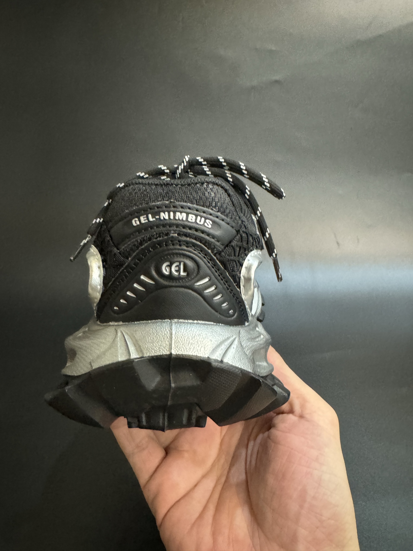 图片[7]-ASICS/亚瑟士 儿童老爹鞋厚底户外越野休闲运动跑步鞋。#透气网眼鞋面搭配合成革材质#采用全新AHAR+橡胶材质, 尺码26-37 透气性鞋面 舒适不闷脚☁️ 耐磨防滑轻便大底，脚感超赞👍🏻-选品中心