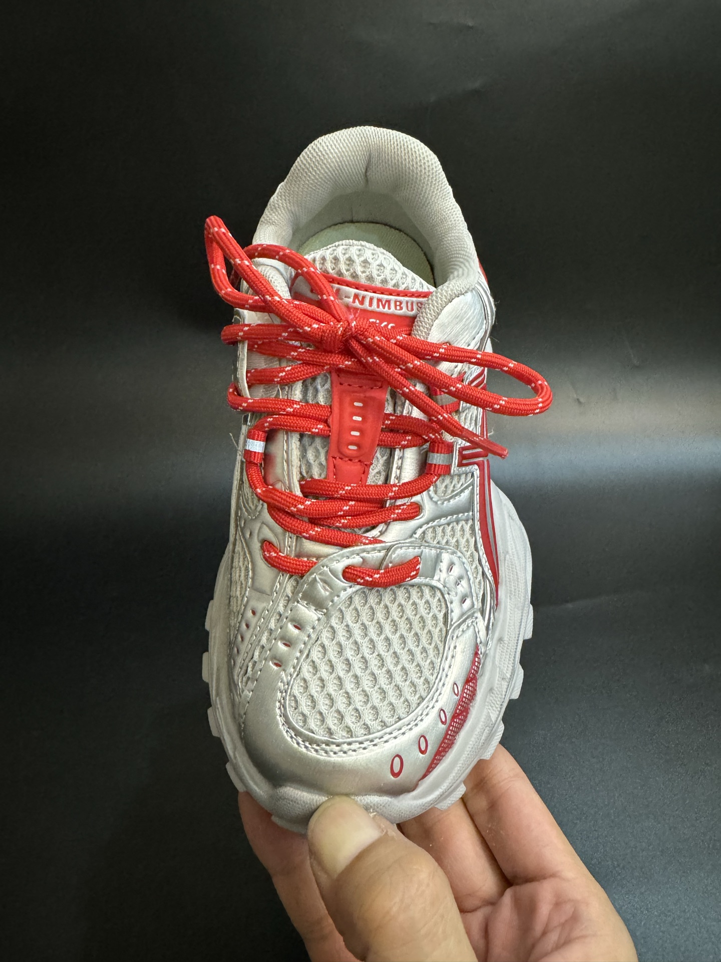 图片[6]-ASICS/亚瑟士 儿童老爹鞋厚底户外越野休闲运动跑步鞋。#透气网眼鞋面搭配合成革材质#采用全新AHAR+橡胶材质, 尺码26-37 透气性鞋面 舒适不闷脚☁️ 耐磨防滑轻便大底，脚感超赞👍🏻-选品中心