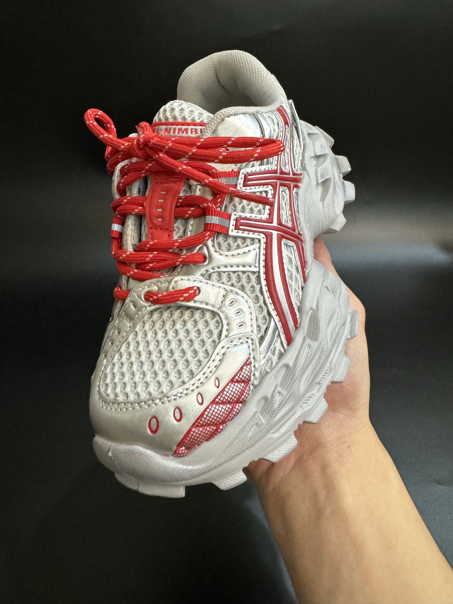 图片[4]-ASICS/亚瑟士 儿童老爹鞋厚底户外越野休闲运动跑步鞋。#透气网眼鞋面搭配合成革材质#采用全新AHAR+橡胶材质, 尺码26-37 透气性鞋面 舒适不闷脚☁️ 耐磨防滑轻便大底，脚感超赞👍🏻-选品中心