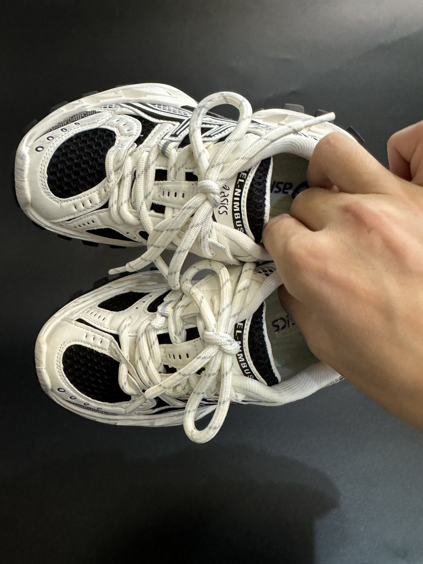 图片[2]-ASICS/亚瑟士 儿童老爹鞋厚底户外越野休闲运动跑步鞋。#透气网眼鞋面搭配合成革材质#采用全新AHAR+橡胶材质, 尺码26-37 透气性鞋面 舒适不闷脚☁️ 耐磨防滑轻便大底，脚感超赞👍🏻-选品中心