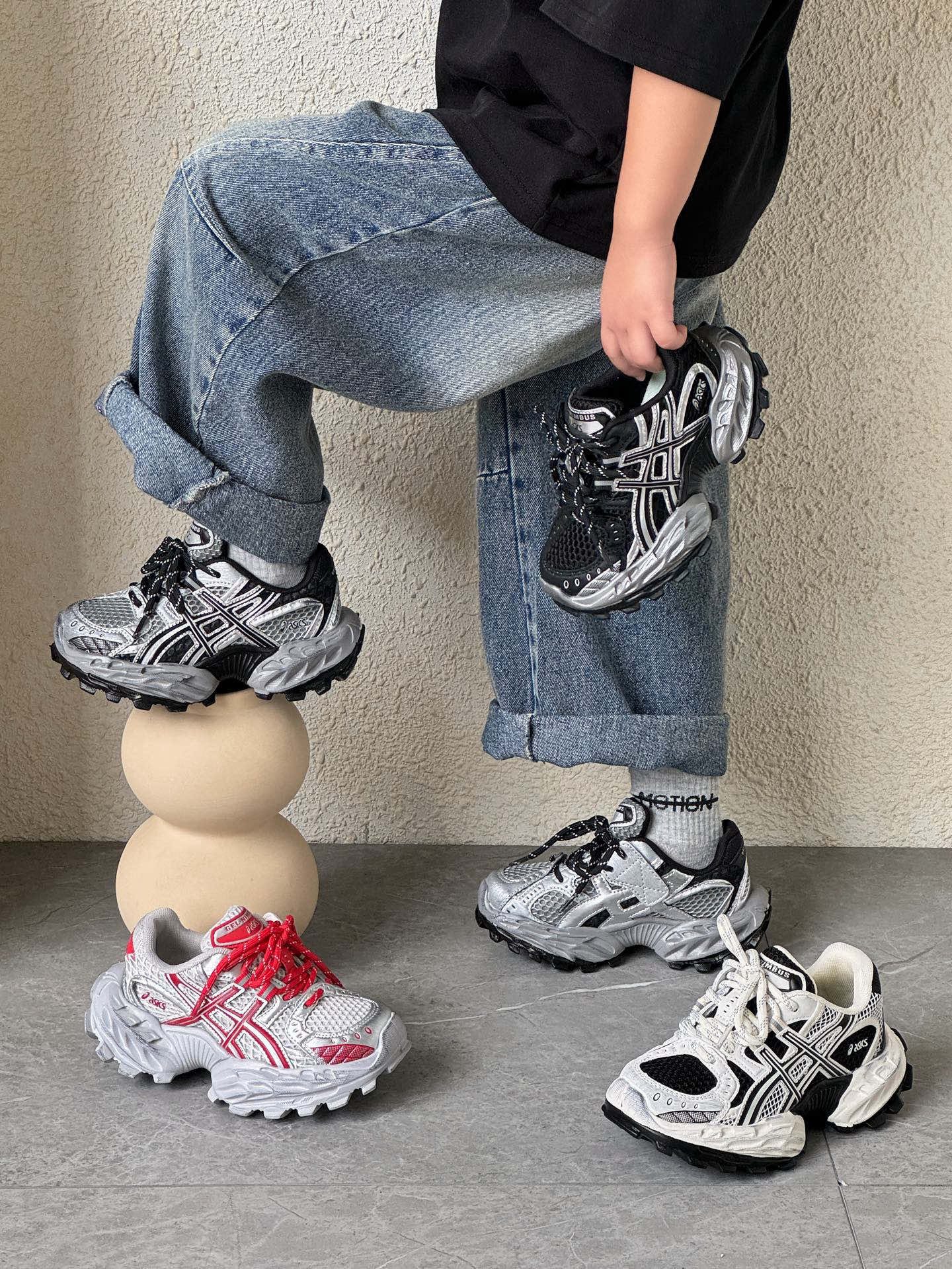 图片[6]-ASICS/亚瑟士 儿童老爹鞋厚底户外越野休闲运动跑步鞋。#透气网眼鞋面搭配合成革材质#采用全新AHAR+橡胶材质, 尺码26-37 透气性鞋面 舒适不闷脚☁️ 耐磨防滑轻便大底，脚感超赞👍🏻-选品中心