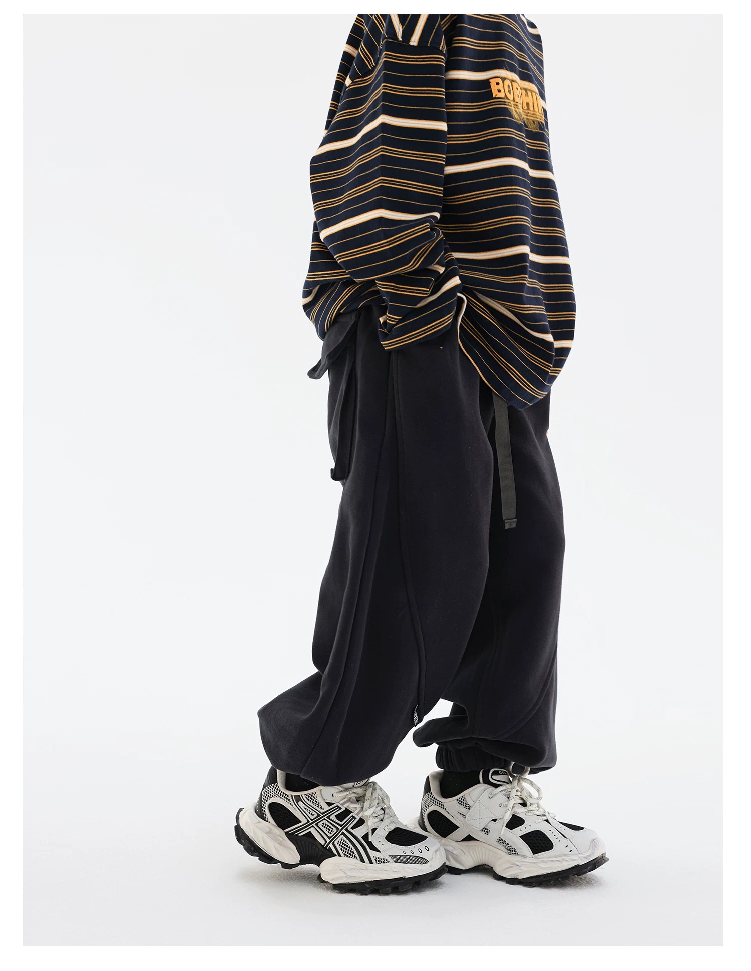 图片[5]-ASICS/亚瑟士 儿童老爹鞋厚底户外越野休闲运动跑步鞋。#透气网眼鞋面搭配合成革材质#采用全新AHAR+橡胶材质, 尺码26-37 透气性鞋面 舒适不闷脚☁️ 耐磨防滑轻便大底，脚感超赞👍🏻-选品中心