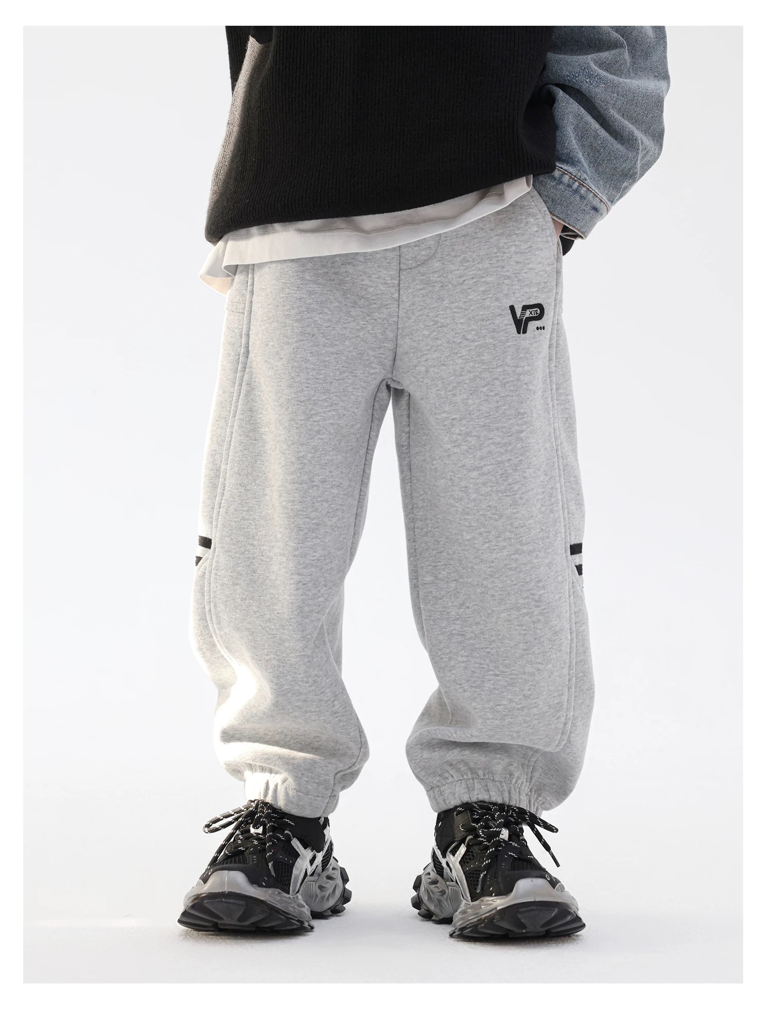 图片[6]-ASICS/亚瑟士 儿童老爹鞋厚底户外越野休闲运动跑步鞋。#透气网眼鞋面搭配合成革材质#采用全新AHAR+橡胶材质, 尺码26-37 透气性鞋面 舒适不闷脚☁️ 耐磨防滑轻便大底，脚感超赞👍🏻-选品中心