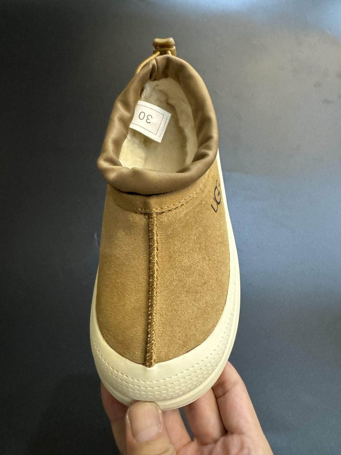 图片[5]-UGG王一博同款羊毛一体儿童低帮雪地靴 尺码：25-35码 经典UGG明星款式❤️ 低帮款式设计，保暖防风☁️ 羊毛一体系列，质感满满💯 橡胶耐磨防滑大底，脚感超赞👍🏻-选品中心