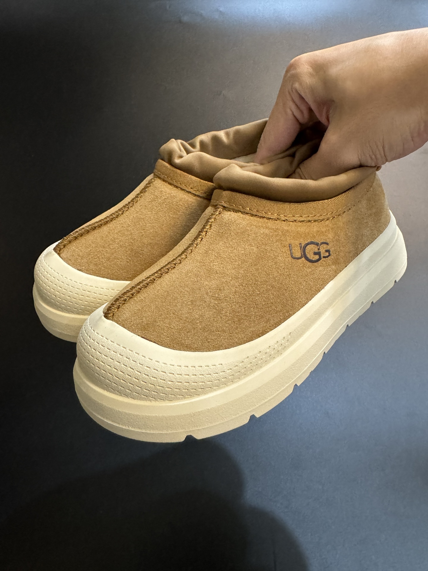 图片[2]-UGG王一博同款羊毛一体儿童低帮雪地靴 尺码：25-35码 经典UGG明星款式❤️ 低帮款式设计，保暖防风☁️ 羊毛一体系列，质感满满💯 橡胶耐磨防滑大底，脚感超赞👍🏻-选品中心