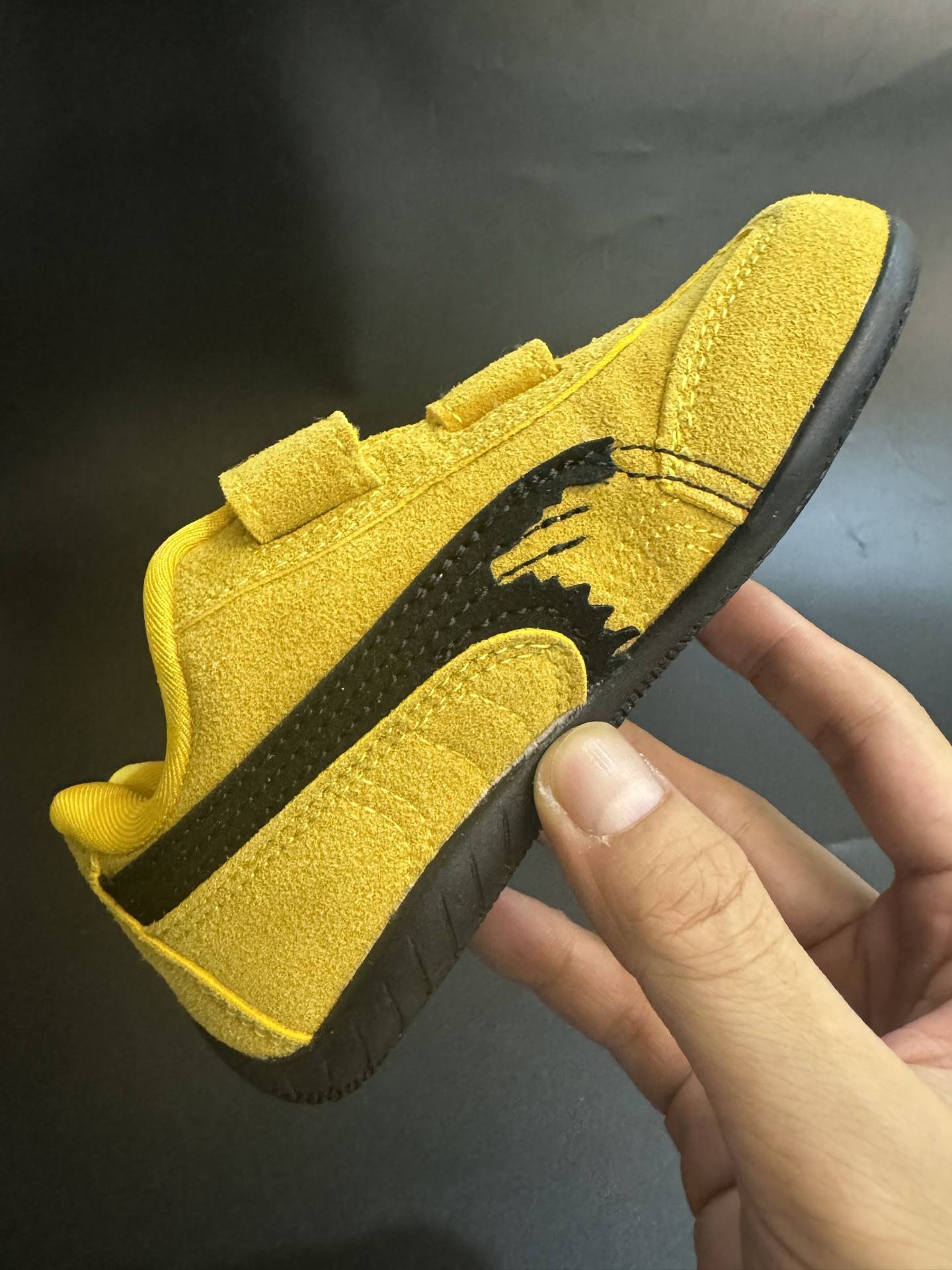 图片[5]-彪马巴黎联名款魔术贴复古德训儿童休闲鞋运动鞋 尺码：22–35码 经典PUMA联名系列🆕 优质猪八革面料，质感满满💯 两幅鞋带替换，附赠鞋带扣✔️ 橡胶耐磨防滑大底，脚感不言而喻☁️-选品中心