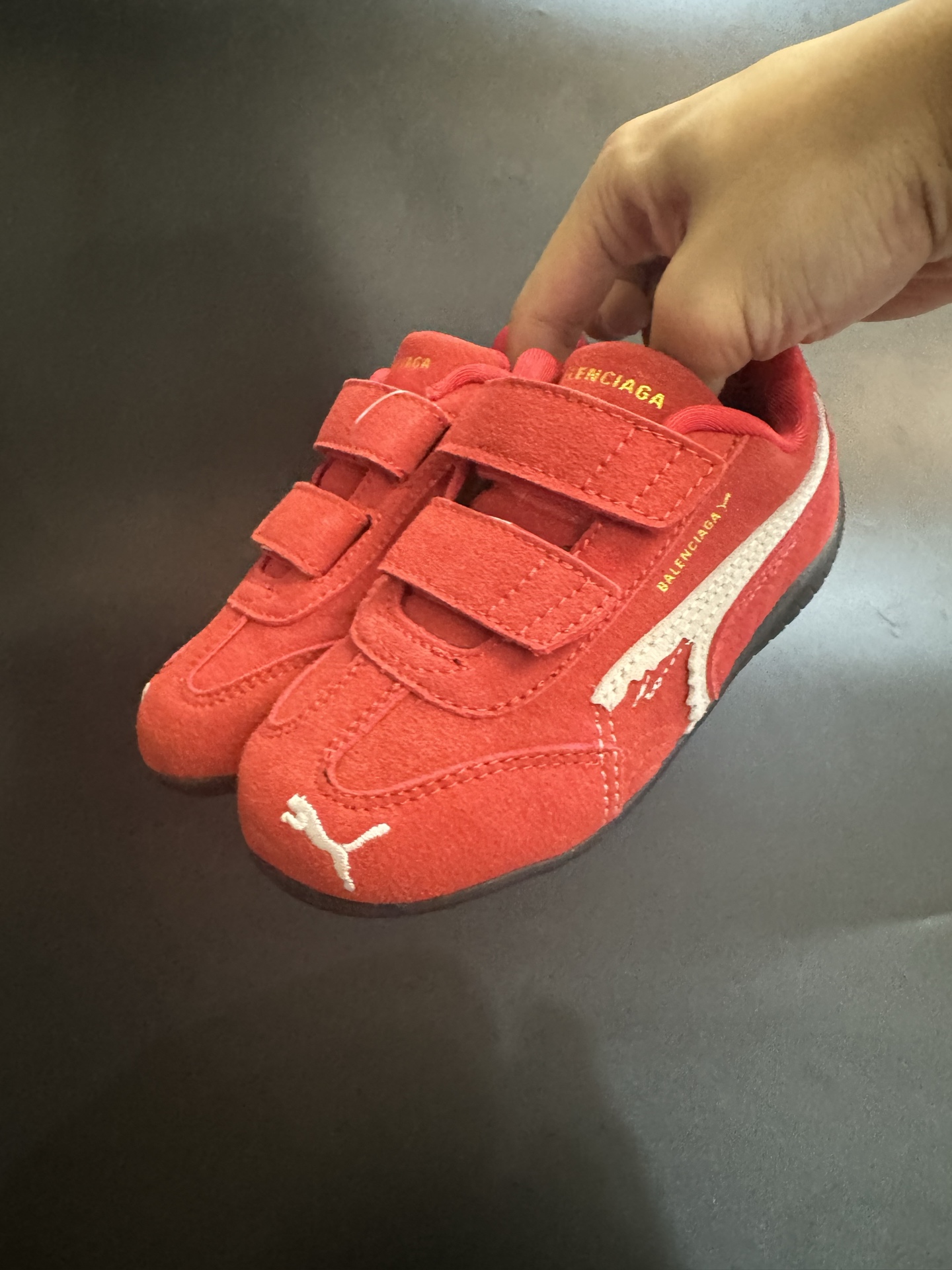 图片[2]-彪马巴黎联名款魔术贴复古德训儿童休闲鞋运动鞋 尺码：22–35码 经典PUMA联名系列🆕 优质猪八革面料，质感满满💯 两幅鞋带替换，附赠鞋带扣✔️ 橡胶耐磨防滑大底，脚感不言而喻☁️-选品中心