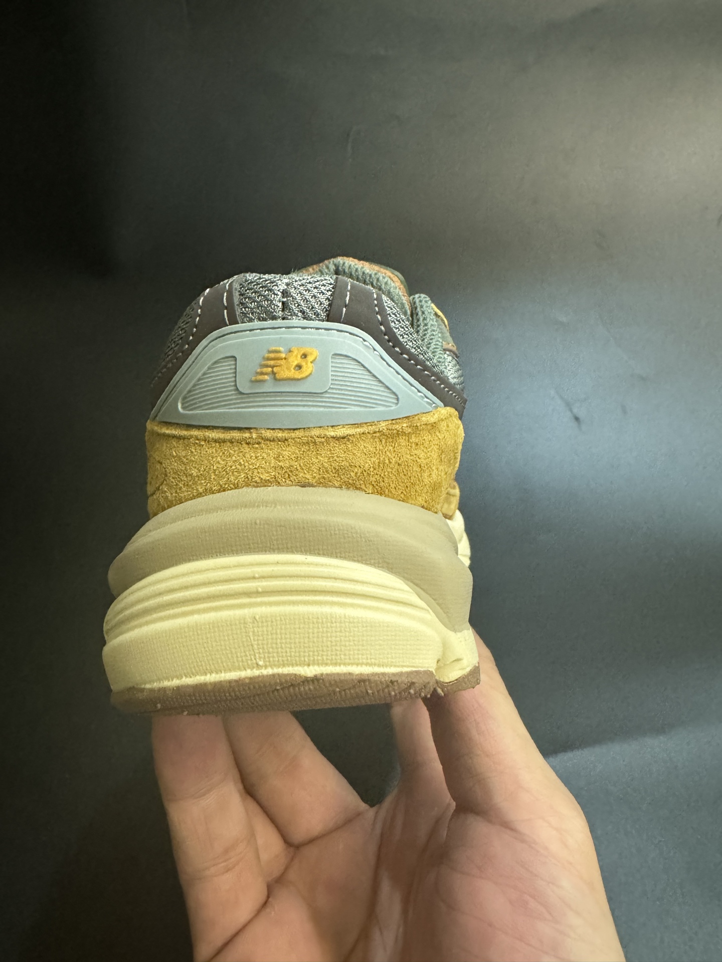 图片[6]-新色出货 王炸爆款NB990 V6猪八皮魔术贴童鞋 新百L 990 高端美产系列经典复古休闲运动慢跑鞋，采用上乘猪麂皮结合网眼材质制作鞋身👏同时保留了双层填充鞋领、侧身「N」字 Logo、皮革后跟皮牌与 TPU 鞋跟设计，并搭载招牌 ENCAP 橡胶大底确保穿着舒适性👍尺码26-37-选品中心