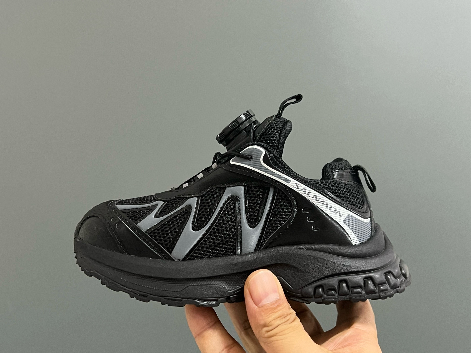 NO:583753,Salomon XT-WHISER knob buckle children's shoes. Bai Jingting's same Internet celebrity model children's casual outdoor cross-country functional sports running shoes, sizes 26-37. Classic Salomon series Exquisite lock design, easy to put on and take off High-quality fabric stitching with full texture Rubber wear-resistant and non-slip outsole, the foot feel is self-evident, Salomon,19860909萨络蒙XT-WHISER旋钮扣童鞋 白敬亭同款网红款儿童休闲户外越野机能运动跑步鞋尺码26-37码. 经典萨洛蒙系列 精致锁扣设计,穿脱方便 优质面料拼接质感满满 橡胶耐磨防滑大底,脚感不言而喻,萨洛蒙,,Children's