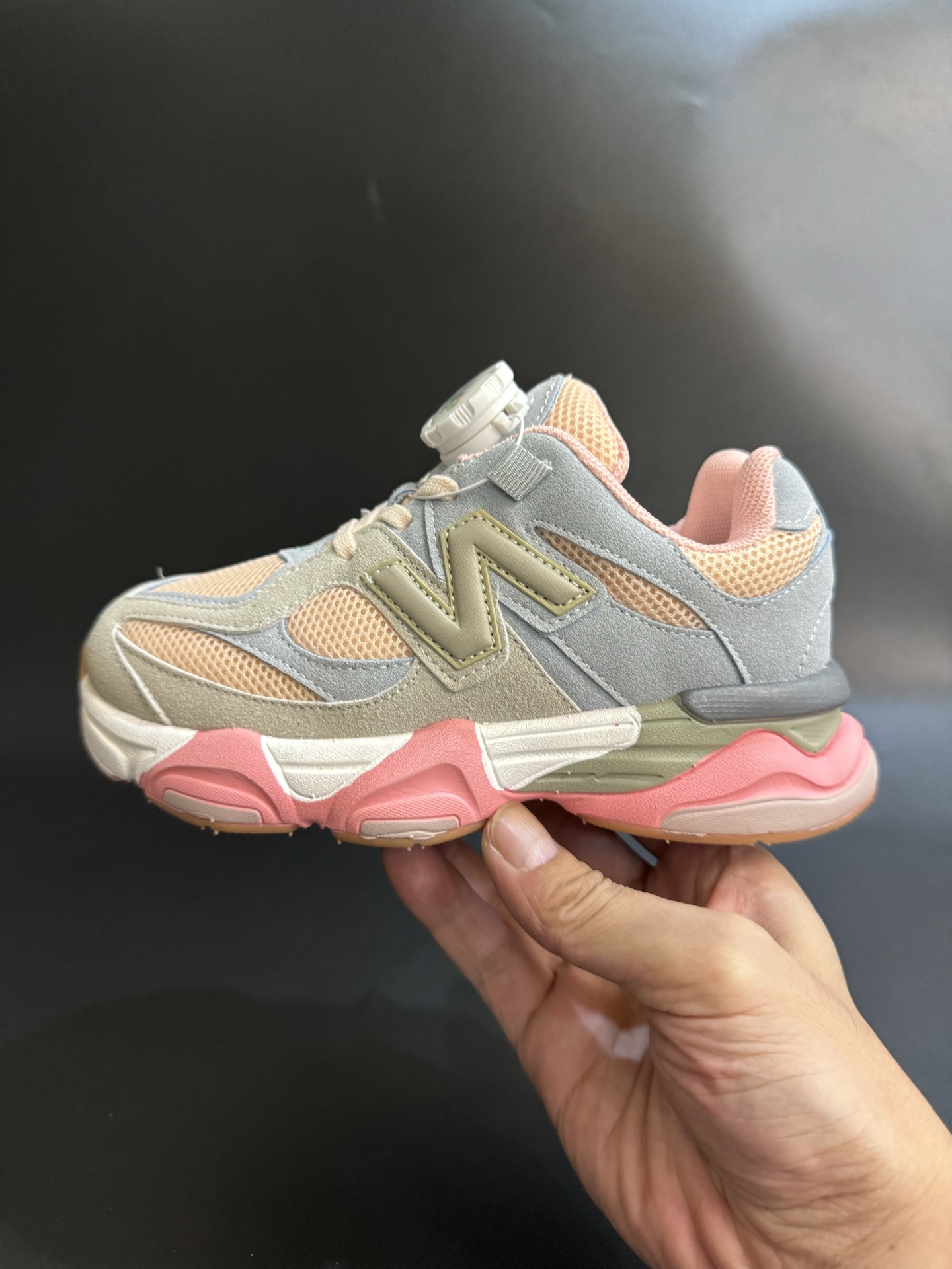 图片[3]-海外版NB新款9060锁扣儿童运动鞋 尺码：24-37码 经典NB9060系列🔥 优质锁扣设计，穿脱方便✌🏻 优质耐磨防滑大底，脚感超赞👍🏻-选品中心