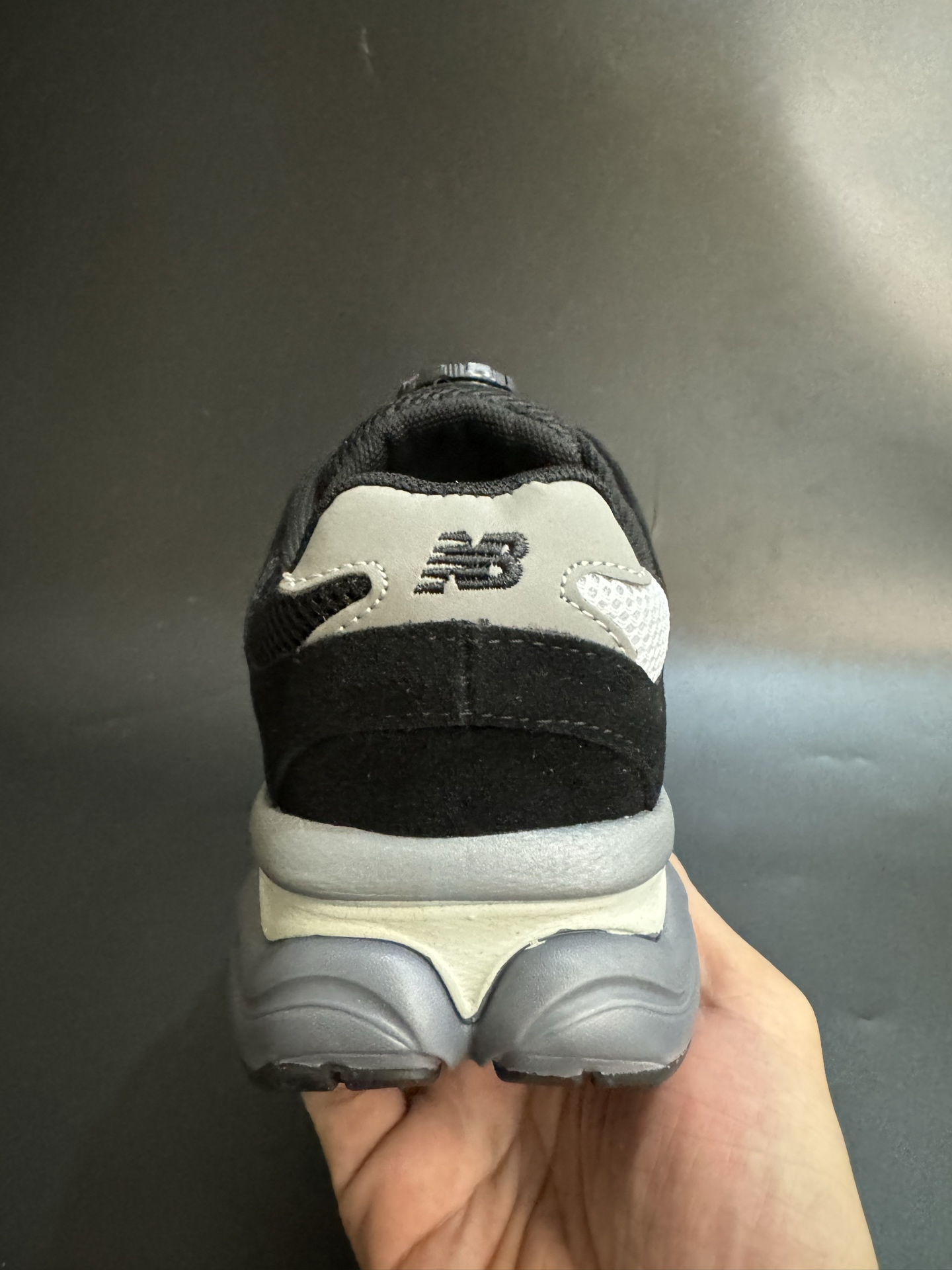 图片[7]-海外版NB新款9060锁扣儿童运动鞋 尺码：24-37码 经典NB9060系列🔥 优质锁扣设计，穿脱方便✌🏻 优质耐磨防滑大底，脚感超赞👍🏻-选品中心