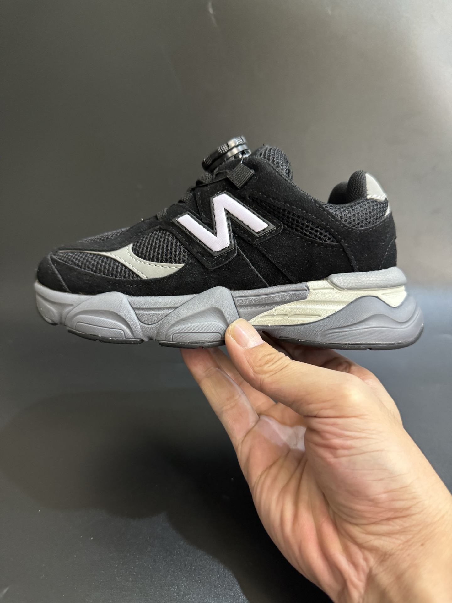 图片[3]-海外版NB新款9060锁扣儿童运动鞋 尺码：24-37码 经典NB9060系列🔥 优质锁扣设计，穿脱方便✌🏻 优质耐磨防滑大底，脚感超赞👍🏻-选品中心