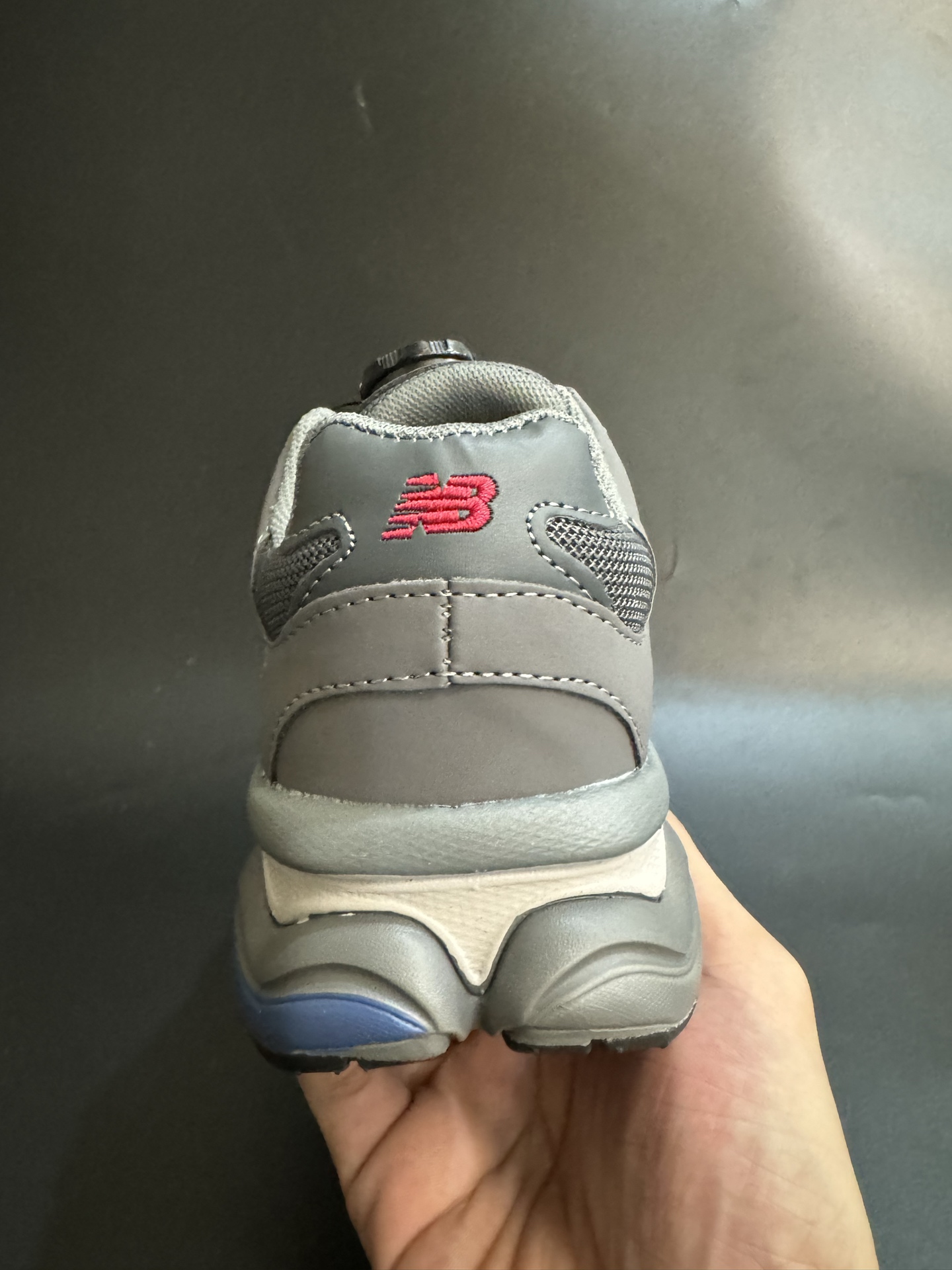 图片[7]-新色出货 海外版NB新款9060锁扣儿童运动鞋 尺码：24-37码 经典NB9060系列🔥 优质锁扣设计，穿脱方便✌🏻 优质耐磨防滑大底，脚感超赞👍🏻-选品中心