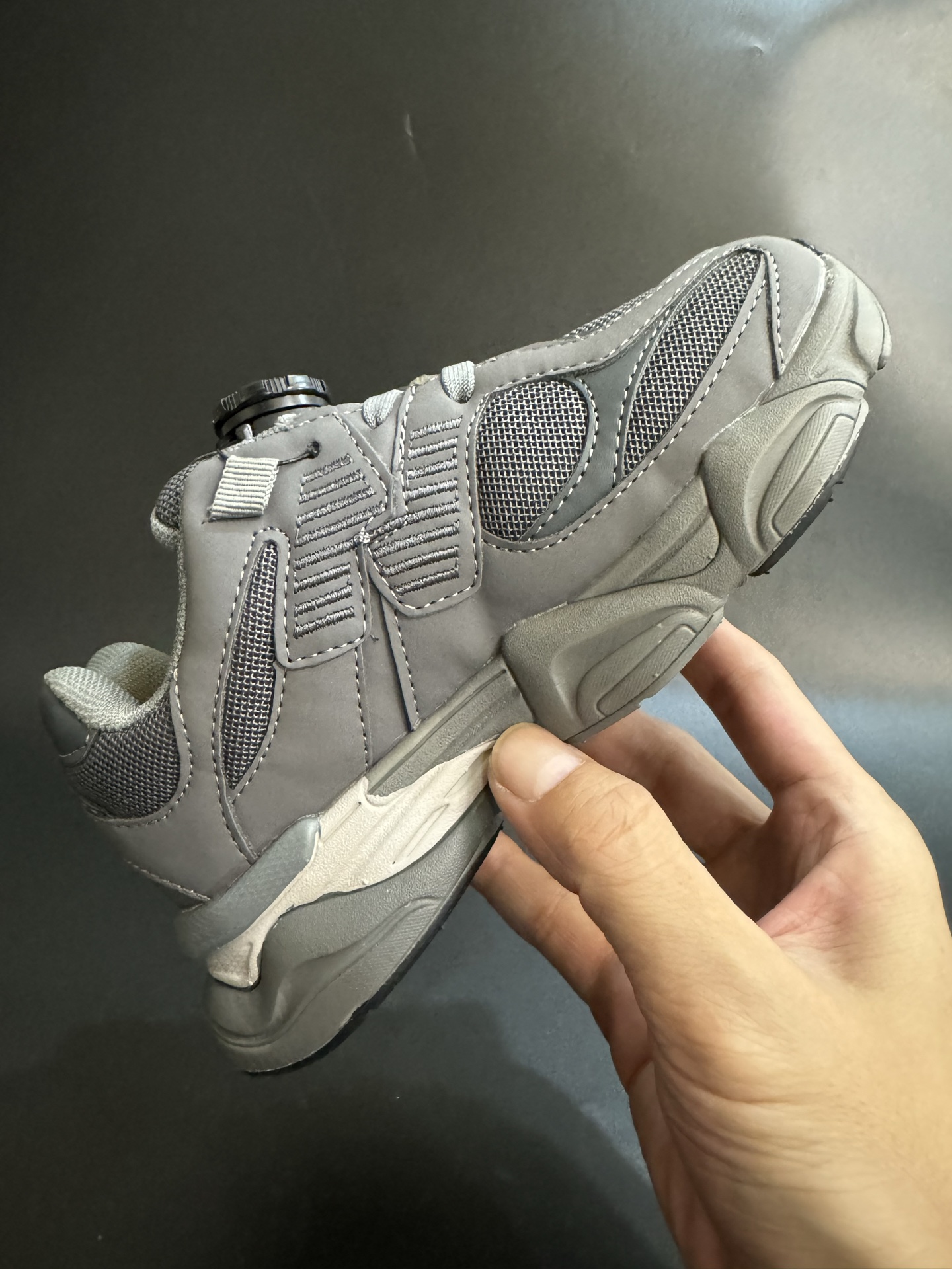 图片[5]-新色出货 海外版NB新款9060锁扣儿童运动鞋 尺码：24-37码 经典NB9060系列🔥 优质锁扣设计，穿脱方便✌🏻 优质耐磨防滑大底，脚感超赞👍🏻-选品中心