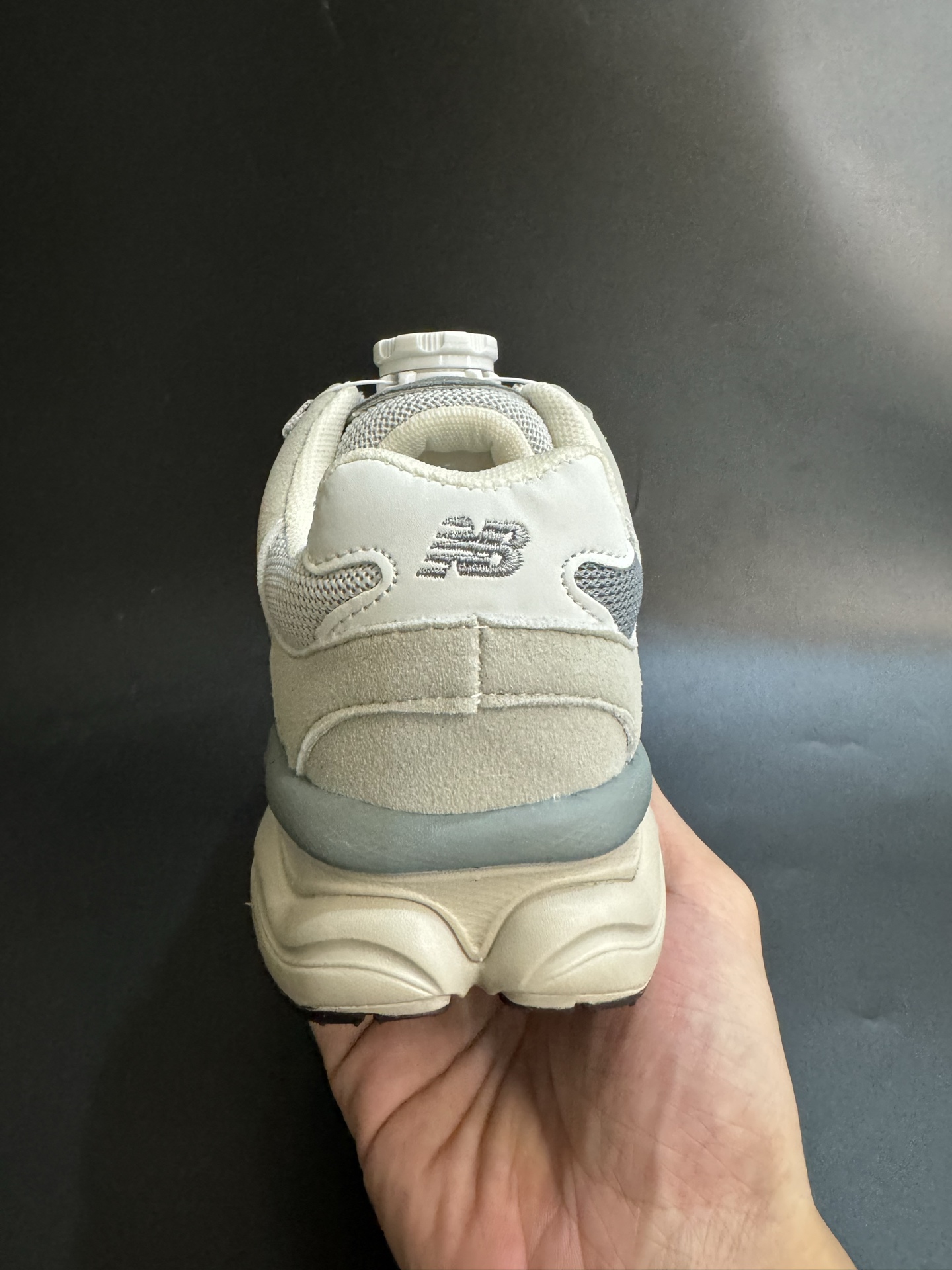 图片[7]-新色出货 海外版NB新款9060锁扣儿童运动鞋 尺码：24-37码 经典NB9060系列🔥 优质锁扣设计，穿脱方便✌🏻 优质耐磨防滑大底，脚感超赞👍🏻-选品中心