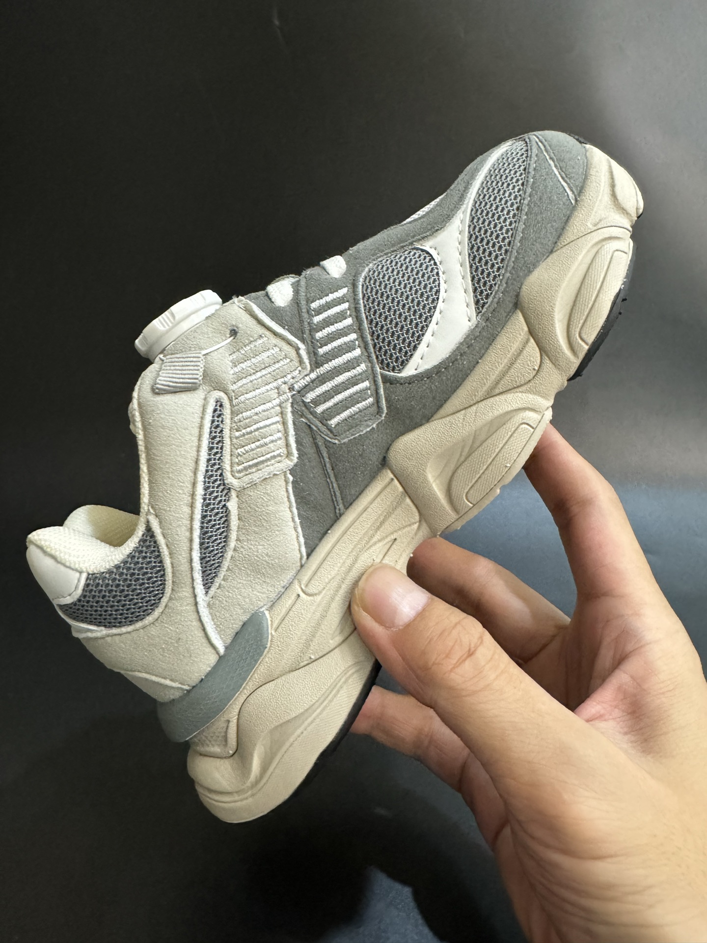 图片[5]-新色出货 海外版NB新款9060锁扣儿童运动鞋 尺码：24-37码 经典NB9060系列🔥 优质锁扣设计，穿脱方便✌🏻 优质耐磨防滑大底，脚感超赞👍🏻-选品中心