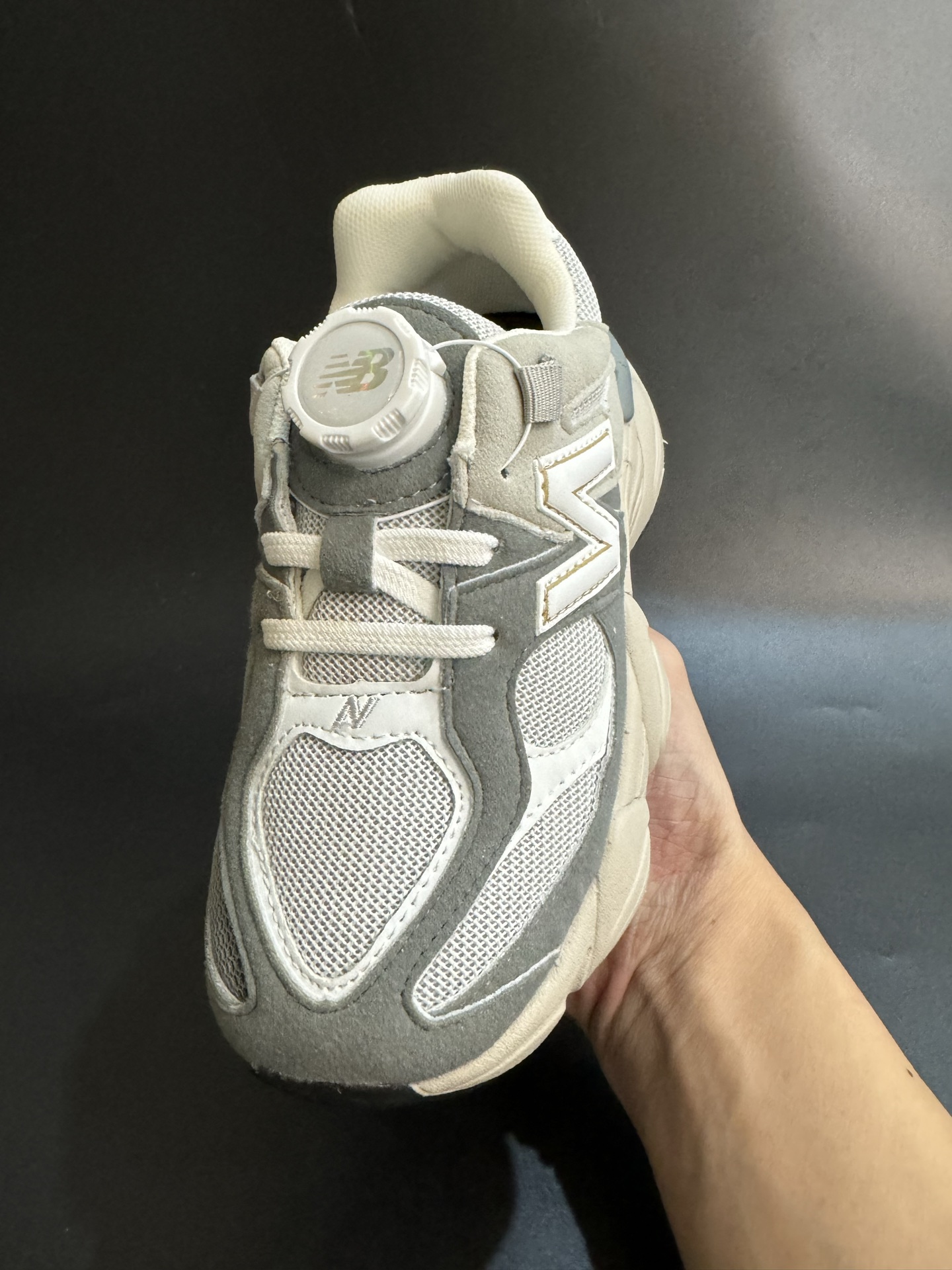 图片[4]-新色出货 海外版NB新款9060锁扣儿童运动鞋 尺码：24-37码 经典NB9060系列🔥 优质锁扣设计，穿脱方便✌🏻 优质耐磨防滑大底，脚感超赞👍🏻-选品中心