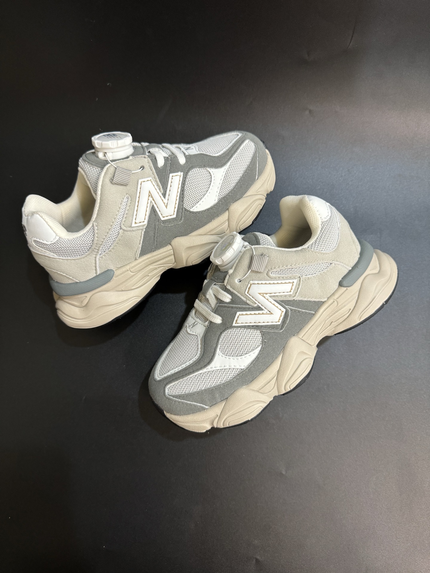 图片[9]-新色出货 海外版NB新款9060锁扣儿童运动鞋 尺码：24-37码 经典NB9060系列🔥 优质锁扣设计，穿脱方便✌🏻 优质耐磨防滑大底，脚感超赞👍🏻-选品中心