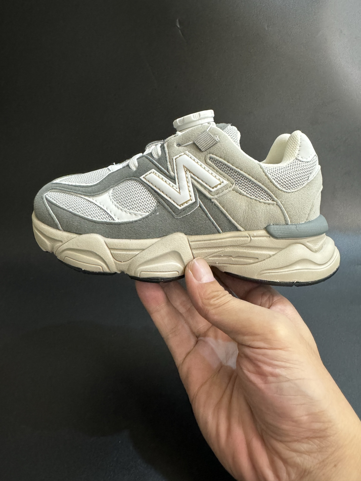 图片[3]-新色出货 海外版NB新款9060锁扣儿童运动鞋 尺码：24-37码 经典NB9060系列🔥 优质锁扣设计，穿脱方便✌🏻 优质耐磨防滑大底，脚感超赞👍🏻-选品中心