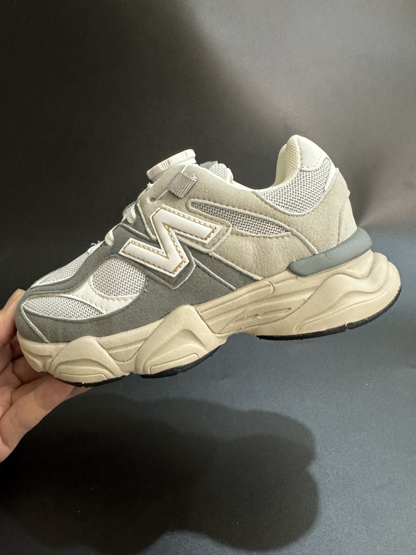 图片[7]-新色出货放 海外版NB新款9060锁扣儿童运动鞋 尺码：24-37码 经典NB9060系列🔥 优质锁扣设计，穿脱方便✌🏻 优质耐磨防滑大底，脚感超赞👍🏻-选品中心