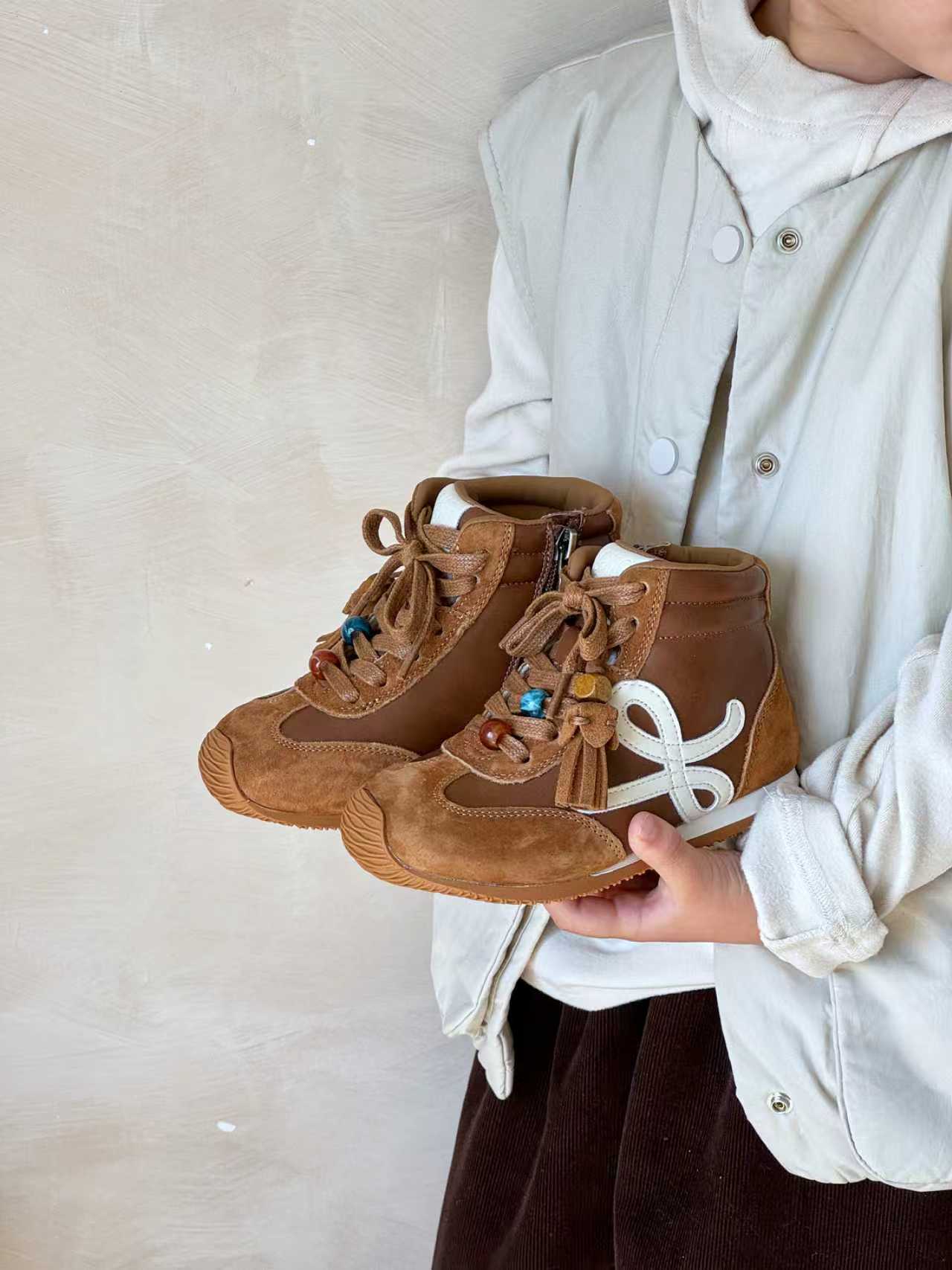 图片[3]-新款罗意威高帮复古风儿童时尚休闲鞋运动鞋 尺码：26-37码 潮童时髦精必备单品❤️ 拉链设计，穿脱方便✌🏻 优质面料拼接，质感满满💯 橡胶耐磨防滑大底，脚感不言而喻☁️-选品中心