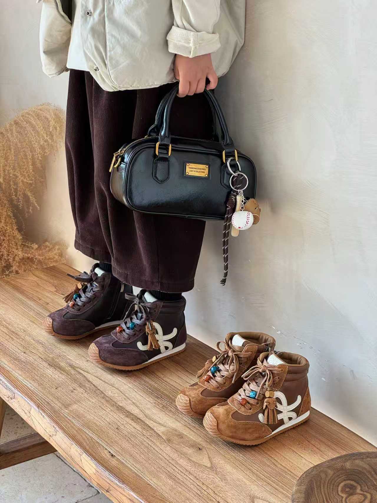 图片[6]-新款罗意威高帮复古风儿童时尚休闲鞋运动鞋 尺码：26-37码 潮童时髦精必备单品❤️ 拉链设计，穿脱方便✌🏻 优质面料拼接，质感满满💯 橡胶耐磨防滑大底，脚感不言而喻☁️-选品中心