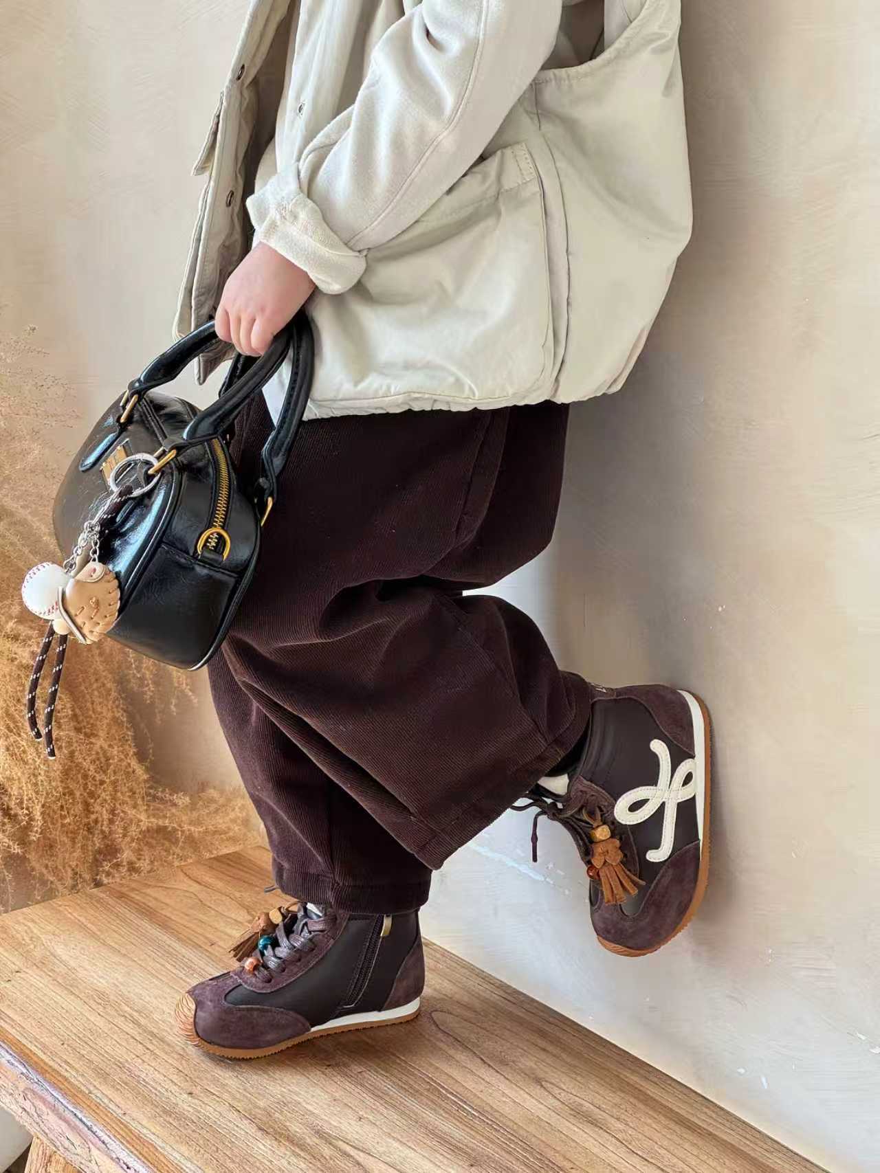 图片[7]-放 新款罗意威高帮复古风儿童时尚休闲鞋运动鞋 尺码：26-37码 潮童时髦精必备单品❤️ 拉链设计，穿脱方便✌🏻 优质面料拼接，质感满满💯 橡胶耐磨防滑大底，脚感不言而喻☁️-选品中心