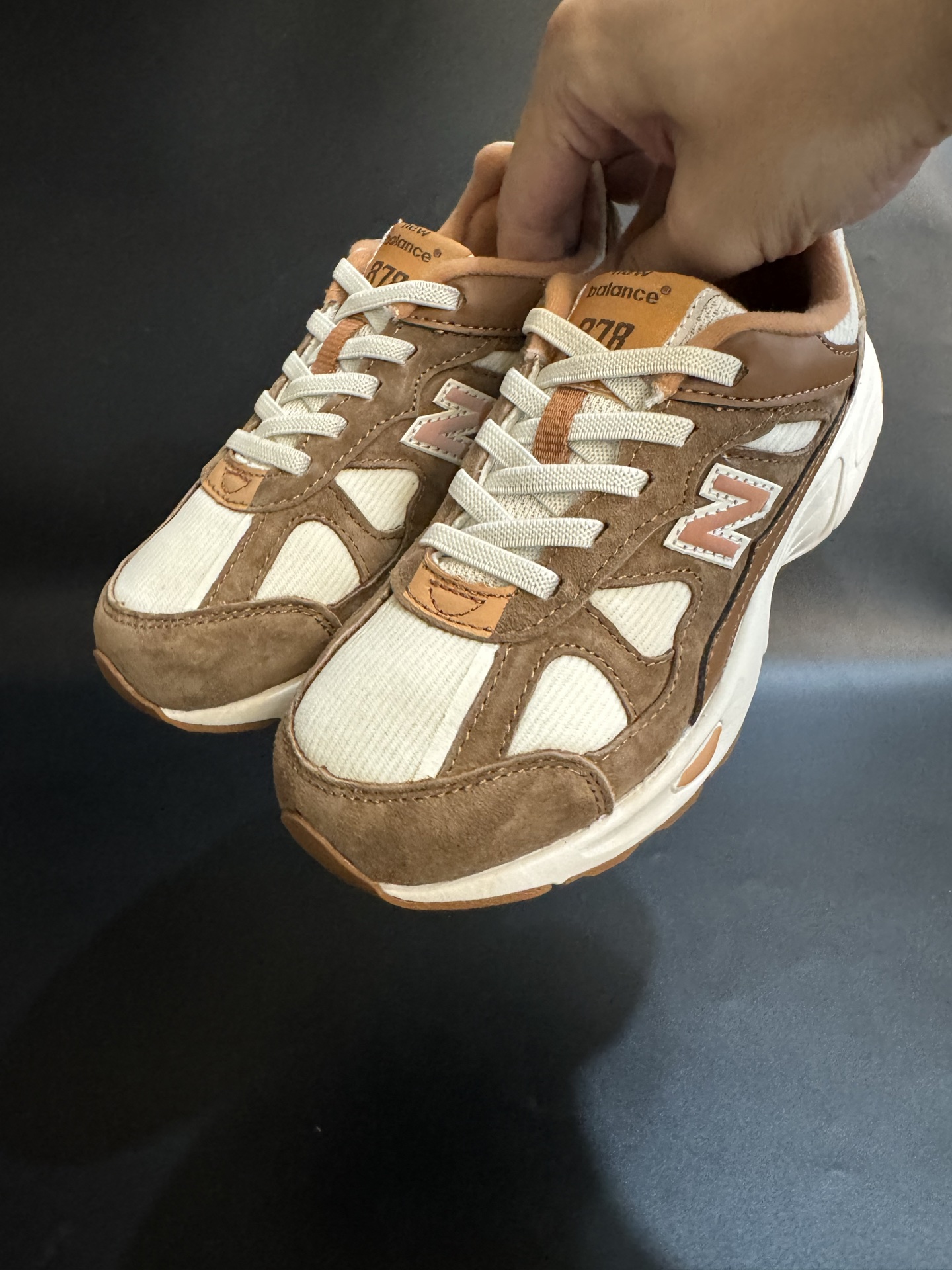 图片[2]-新色NB878猪八皮松紧带复古儿童运动鞋 尺码：26-37码 经典878款式🆕 松紧带设计，穿脱便捷✌🏻 耐磨防滑大底，脚感不言而喻☁️ 优质面料拼接，质感超高级！.-选品中心