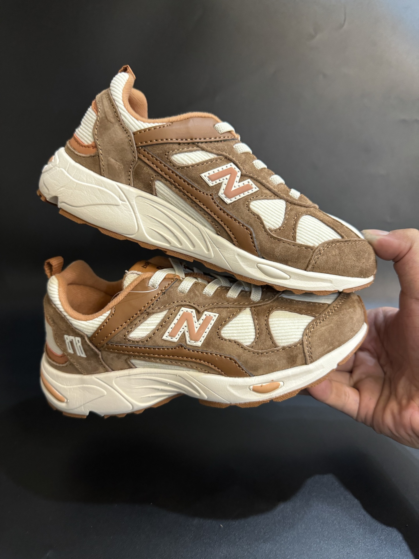 图片[9]-新色NB878猪八皮松紧带复古儿童运动鞋 尺码：26-37码 经典878款式🆕 松紧带设计，穿脱便捷✌🏻 耐磨防滑大底，脚感不言而喻☁️ 优质面料拼接，质感超高级！.-选品中心