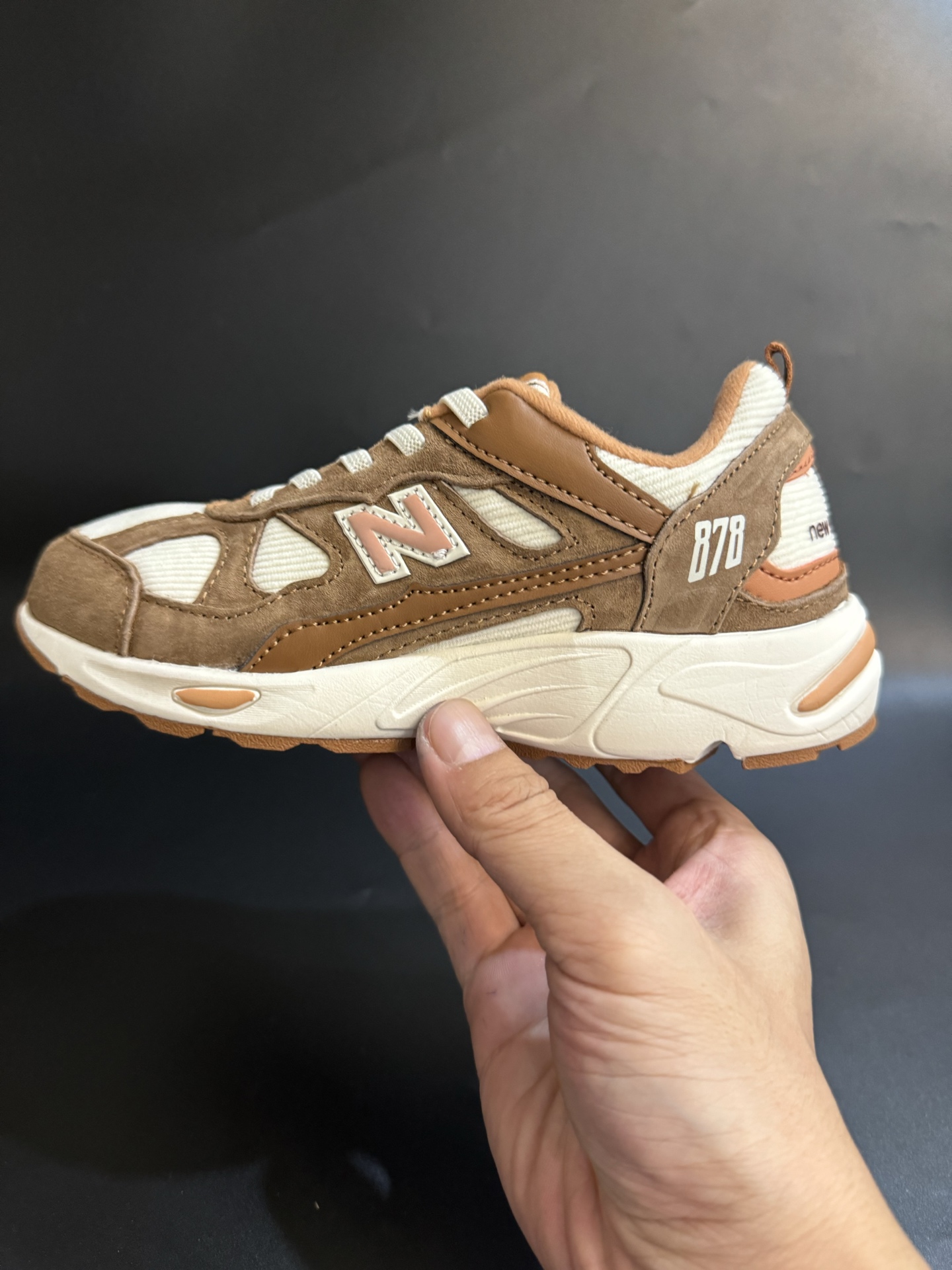 图片[4]-新色NB878猪八皮松紧带复古儿童运动鞋 尺码：26-37码 经典878款式🆕 松紧带设计，穿脱便捷✌🏻 耐磨防滑大底，脚感不言而喻☁️ 优质面料拼接，质感超高级！.-选品中心