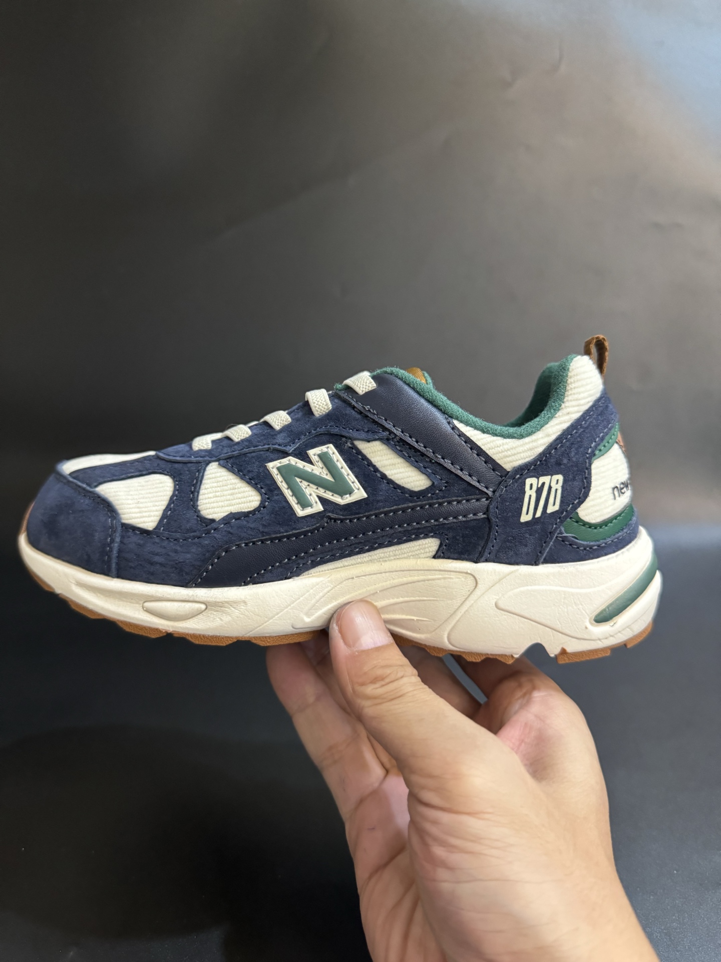 图片[3]-新色NB878猪八皮松紧带复古儿童运动鞋 尺码：26-37码 经典878款式🆕 松紧带设计，穿脱便捷✌🏻 耐磨防滑大底，脚感不言而喻☁️ 优质面料拼接，质感超高级！.-选品中心