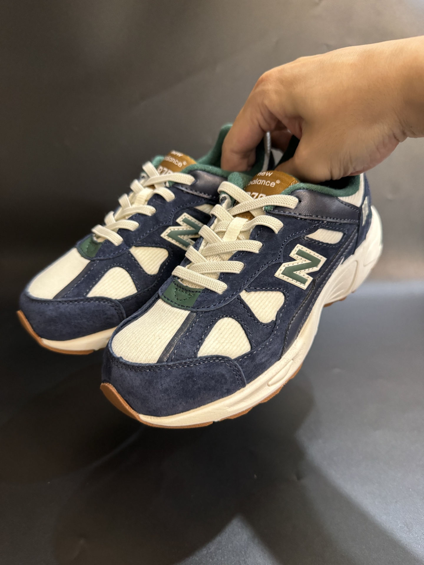 图片[2]-新色NB878猪八皮松紧带复古儿童运动鞋 尺码：26-37码 经典878款式🆕 松紧带设计，穿脱便捷✌🏻 耐磨防滑大底，脚感不言而喻☁️ 优质面料拼接，质感超高级！.-选品中心