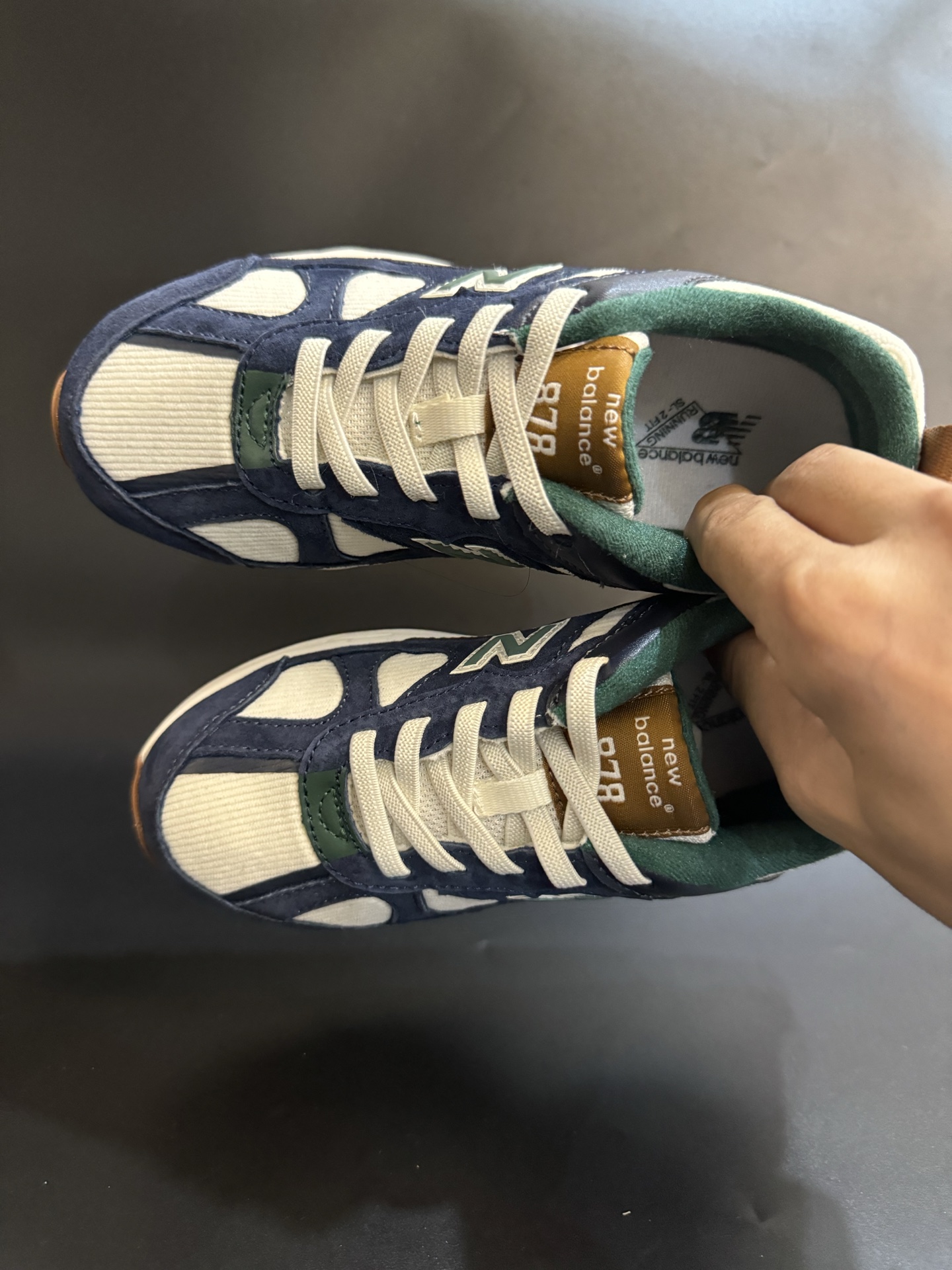 新色NB878猪八皮松紧带复古儿童运动鞋 尺码：26-37码 经典878款式🆕 松紧带设计，穿脱便捷✌🏻 耐磨防滑大底，脚感不言而喻☁️ 优质面料拼接，质感超高级！.-选品中心